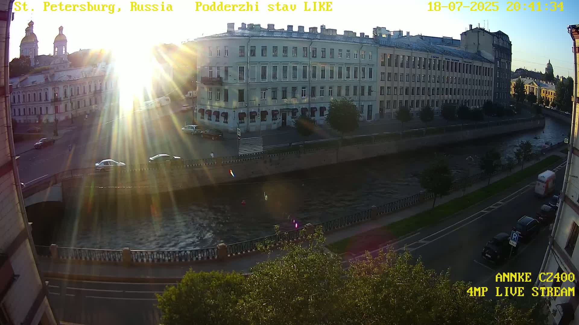 Griboedov Canal & Nikoloc Bogoyavlenskiy Morskoy Sobor (St. Nicholas Naval Cathedral








) View Live Cam - Admiralteysky Okrug, Admiralteysky, Saint Petersburg, Northwestern (Severo-Zapadnyy), Russia
