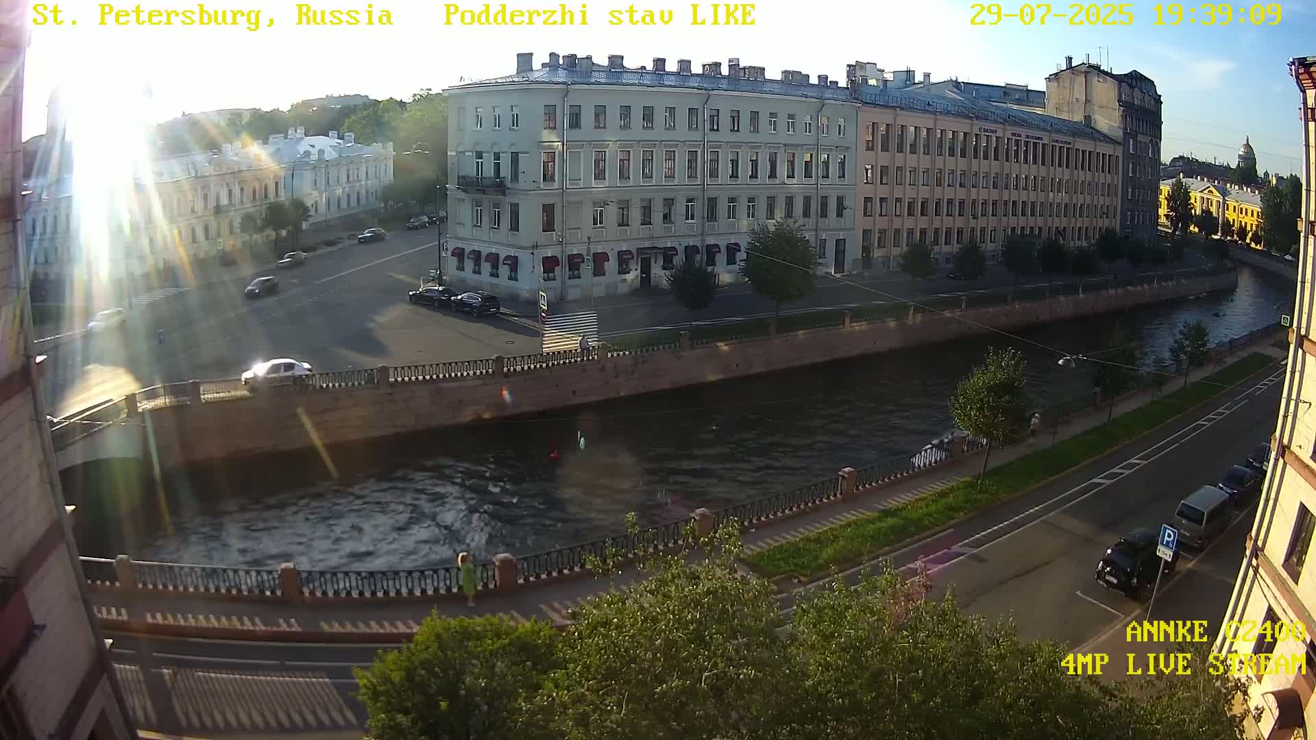 Griboedov Canal & Nikoloc Bogoyavlenskiy Morskoy Sobor (St. Nicholas Naval Cathedral








) View Live Cam - Admiralteysky Okrug, Admiralteysky, Saint Petersburg, Northwestern (Severo-Zapadnyy), Russia