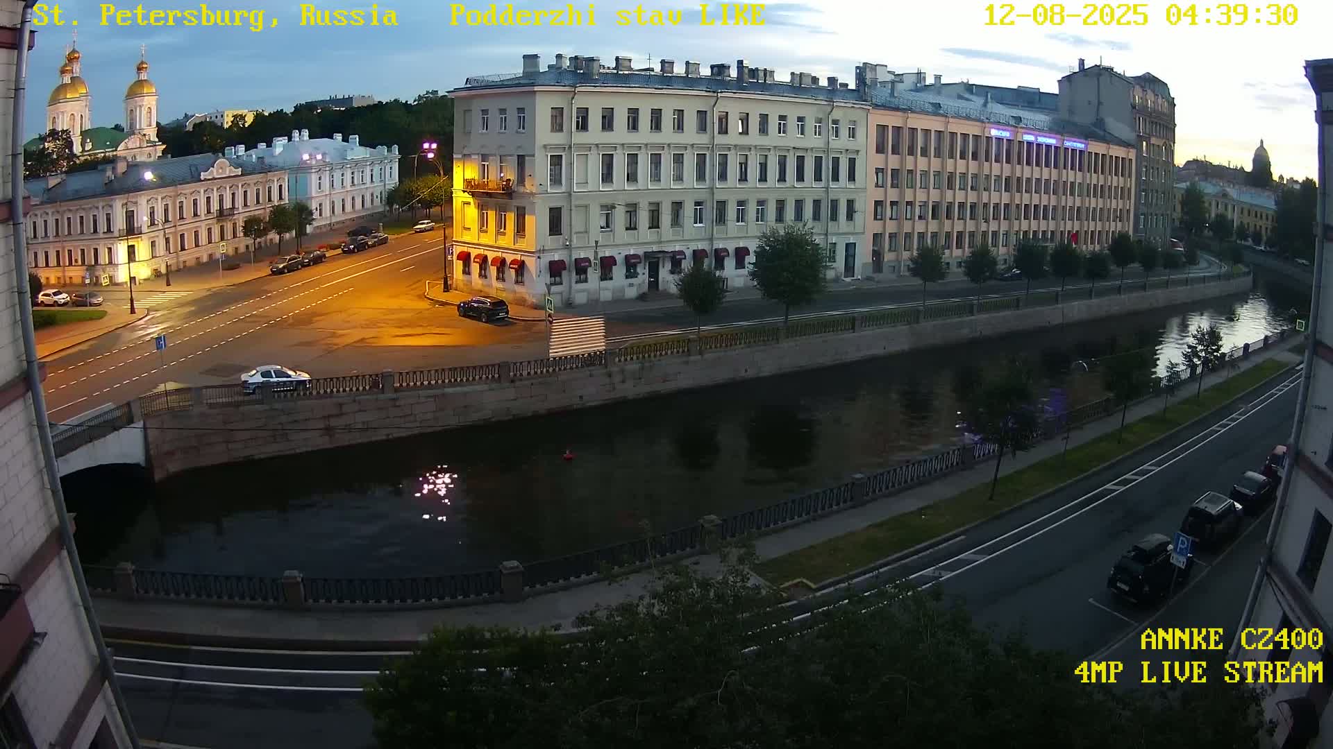 Griboedov Canal & Nikoloc Bogoyavlenskiy Morskoy Sobor (St. Nicholas Naval Cathedral








) View Live Cam - Admiralteysky Okrug, Admiralteysky, Saint Petersburg, Northwestern (Severo-Zapadnyy), Russia