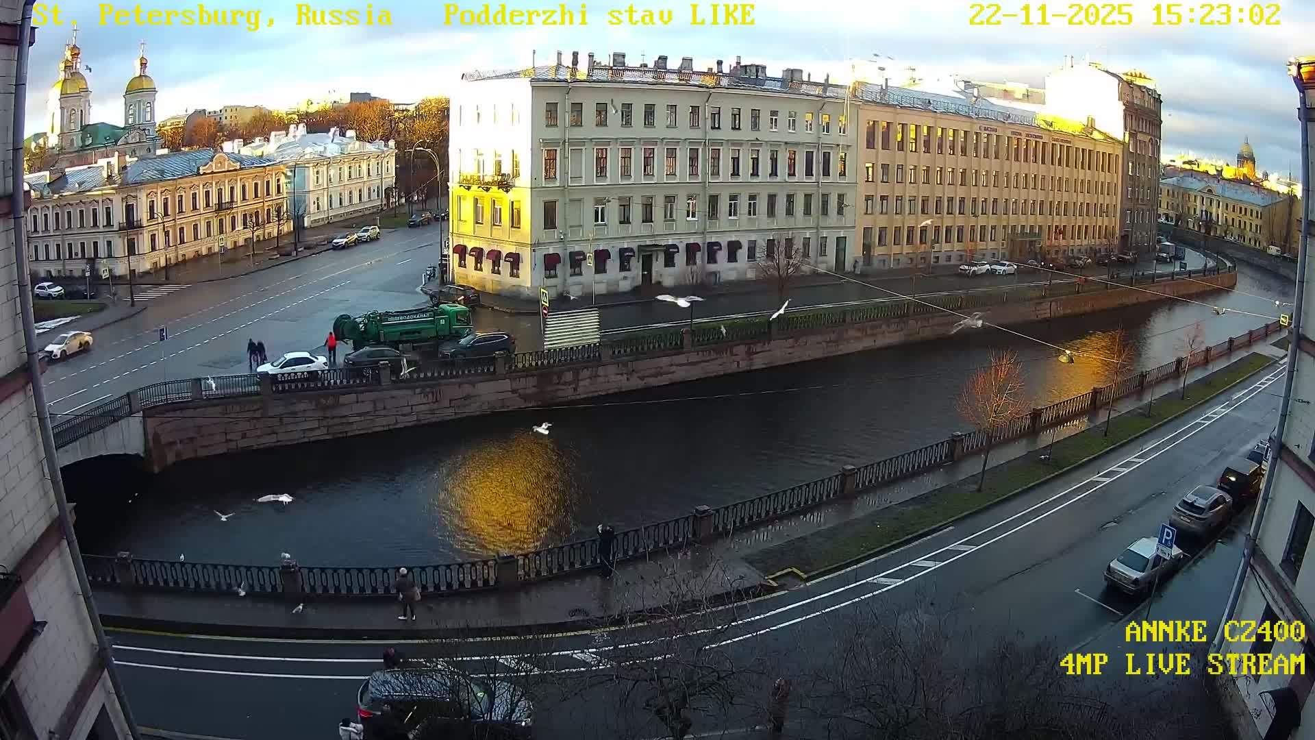 Griboedov Canal & Nikoloc Bogoyavlenskiy Morskoy Sobor (St. Nicholas Naval Cathedral








) View Live Cam - Admiralteysky Okrug, Admiralteysky, Saint Petersburg, Northwestern (Severo-Zapadnyy), Russia