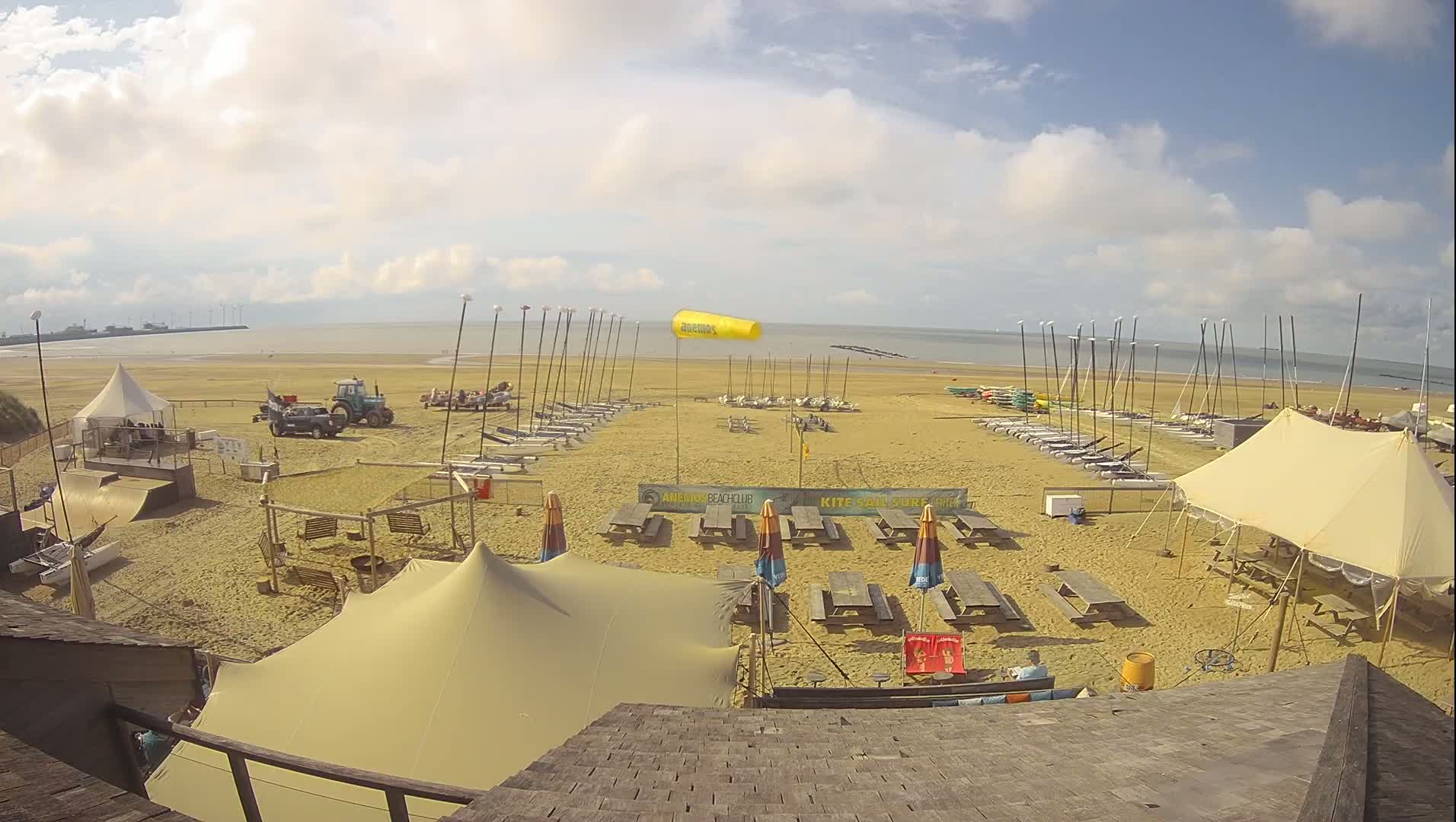 Knokke-Heist, Heist-ann-Zee, Duinbergen Strand Beach Live Cam - Bruges, West Flanders (Flandre-Occidentale), Flemish (Flamande), Belgium
