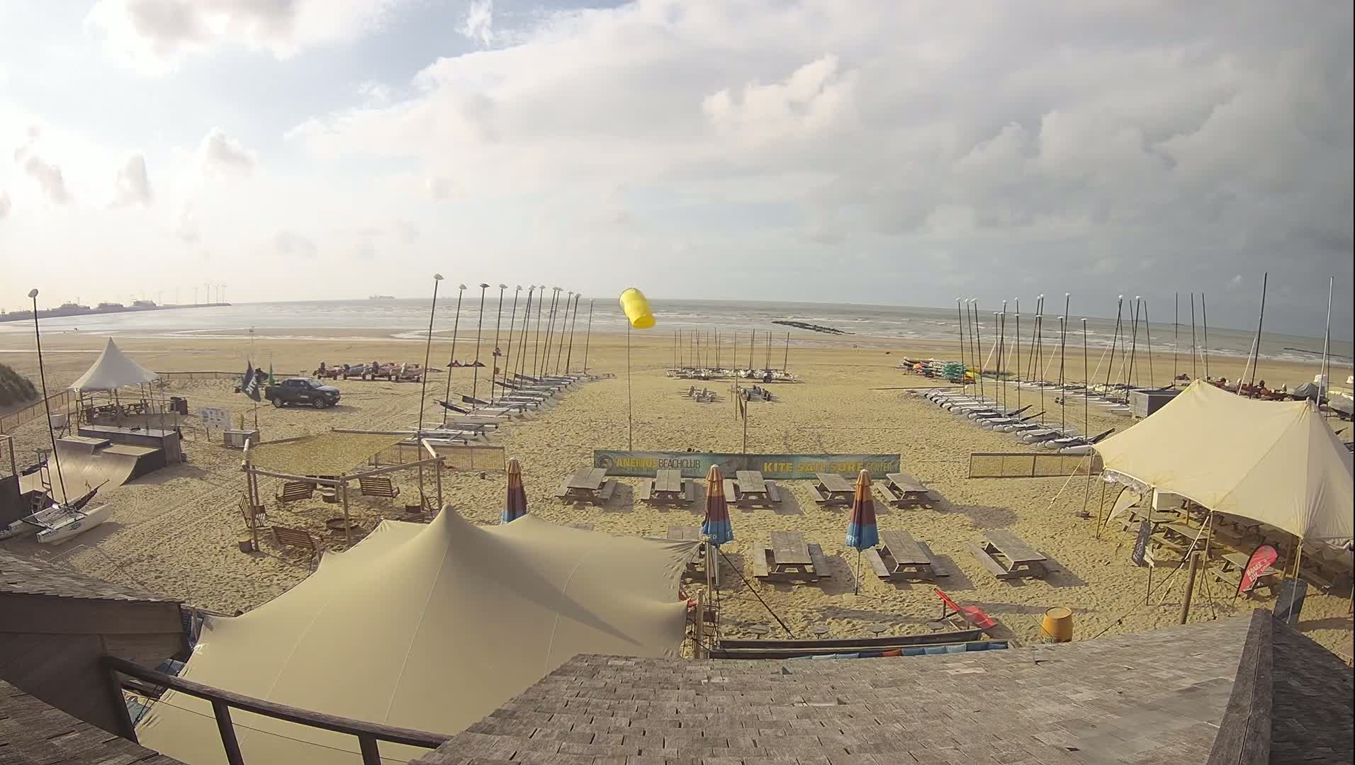 Knokke-Heist, Heist-ann-Zee, Duinbergen Strand Beach Live Cam - Bruges, West Flanders (Flandre-Occidentale), Flemish (Flamande), Belgium