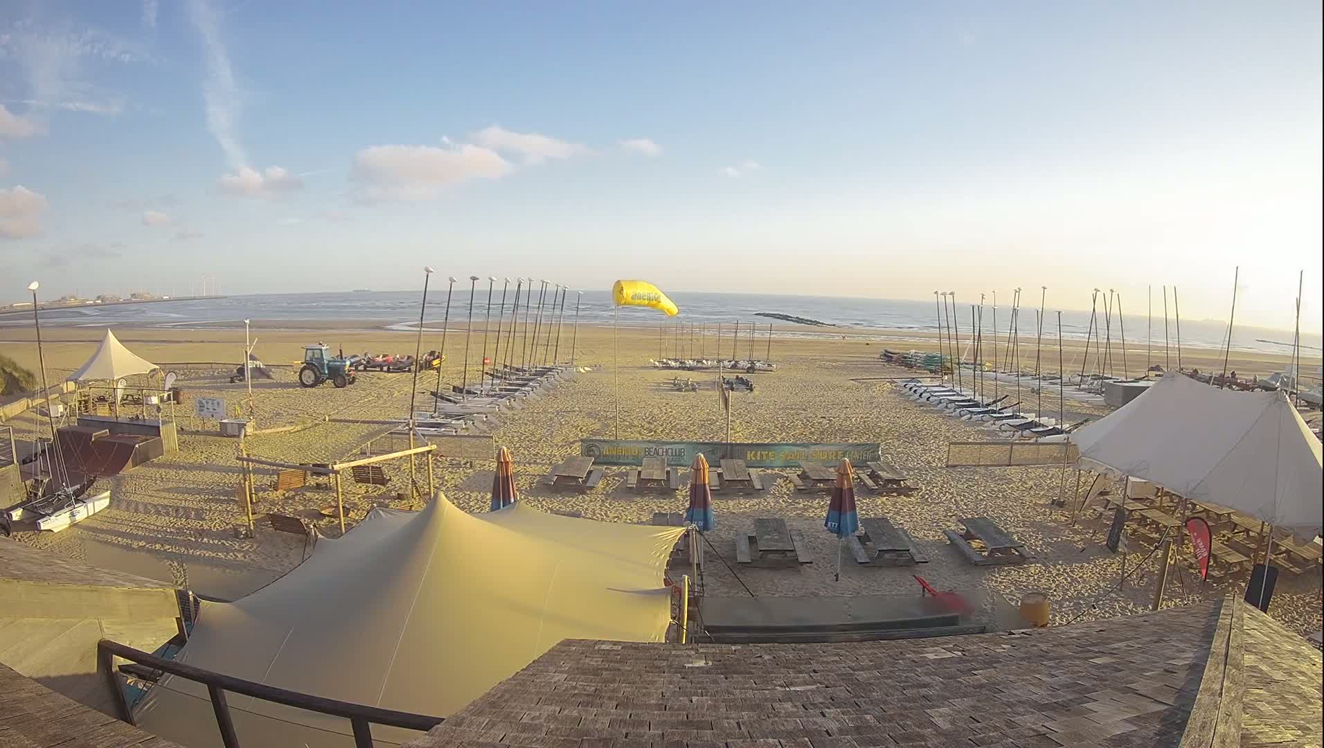 Knokke-Heist, Heist-ann-Zee, Duinbergen Strand Beach Live Cam - Bruges, West Flanders (Flandre-Occidentale), Flemish (Flamande), Belgium