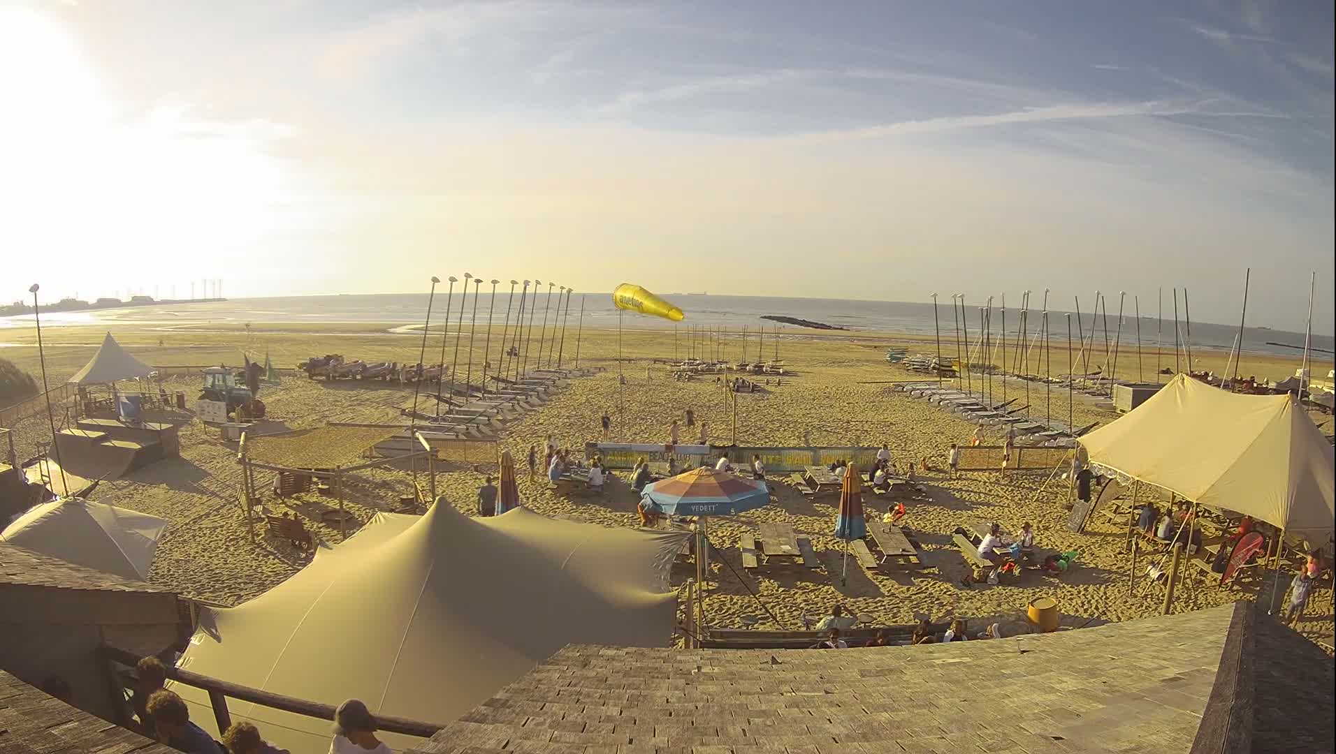 Knokke-Heist, Heist-ann-Zee, Duinbergen Strand Beach Live Cam - Bruges, West Flanders (Flandre-Occidentale), Flemish (Flamande), Belgium
