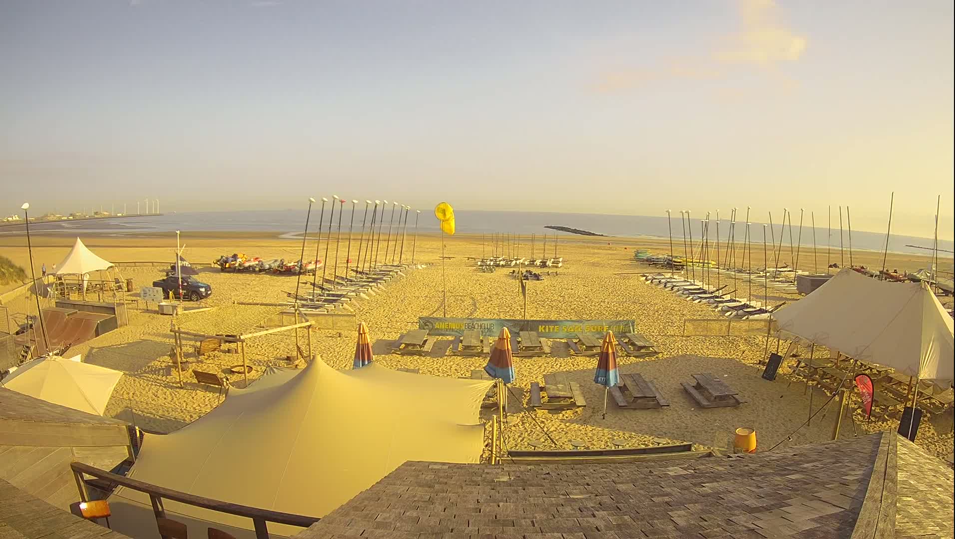 Knokke-Heist, Heist-ann-Zee, Duinbergen Strand Beach Live Cam - Bruges, West Flanders (Flandre-Occidentale), Flemish (Flamande), Belgium