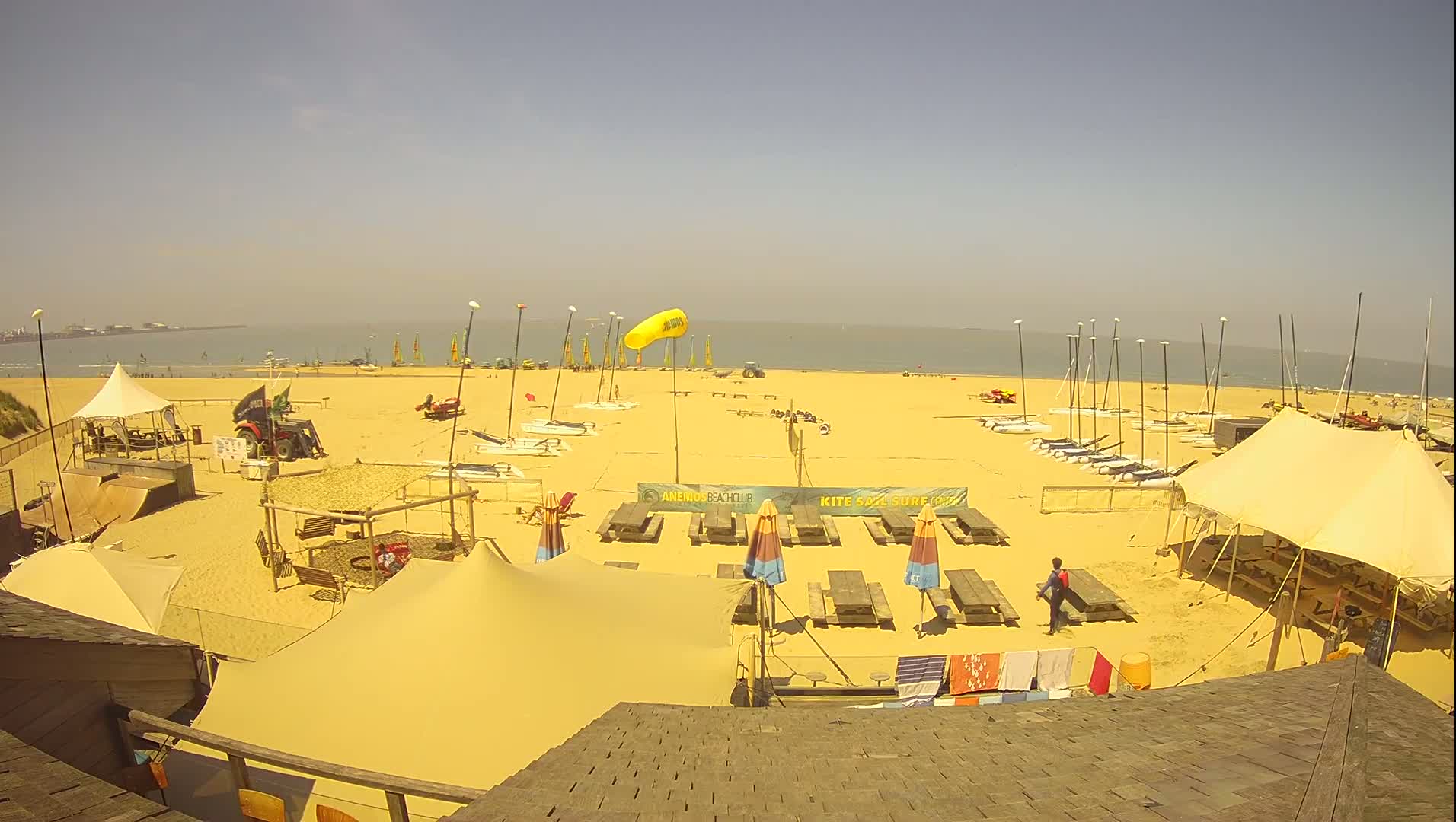 Knokke-Heist, Heist-ann-Zee, Duinbergen Strand Beach Live Cam - Bruges, West Flanders (Flandre-Occidentale), Flemish (Flamande), Belgium