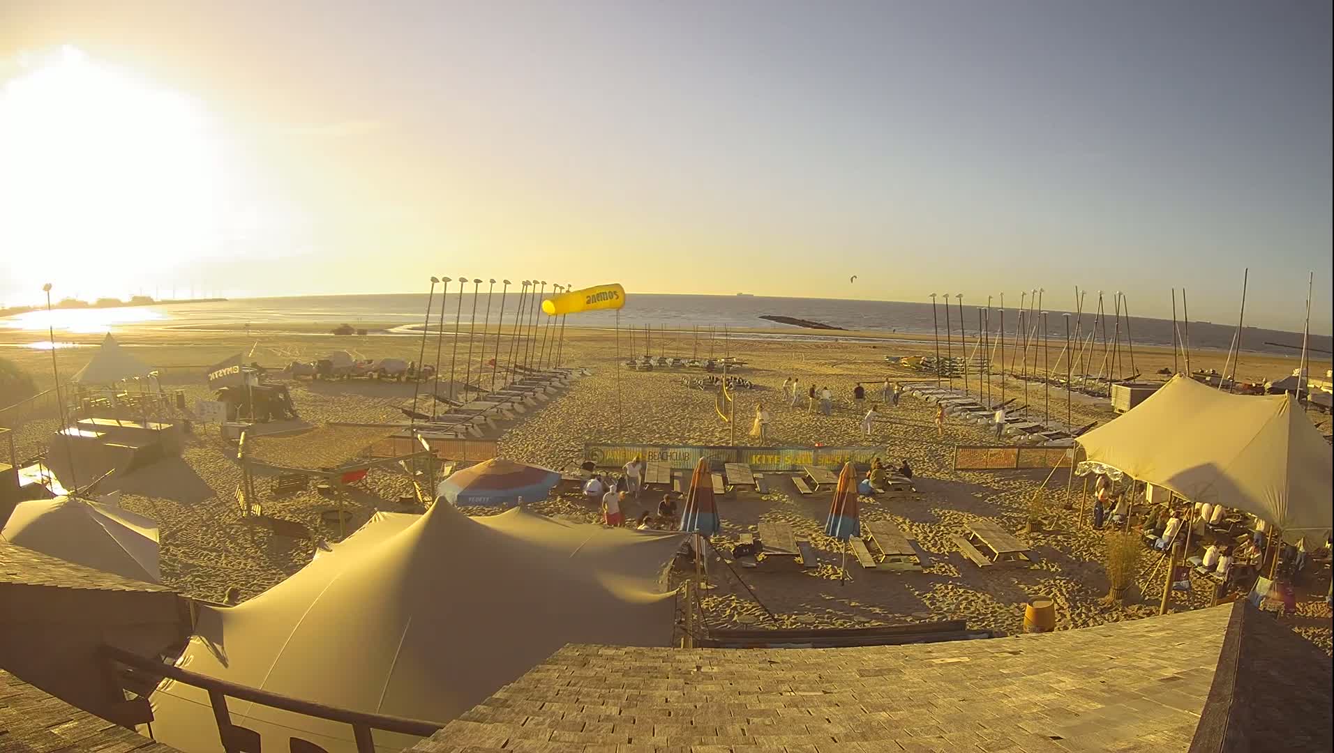Knokke-Heist, Heist-ann-Zee, Duinbergen Strand Beach Live Cam - Bruges, West Flanders (Flandre-Occidentale), Flemish (Flamande), Belgium