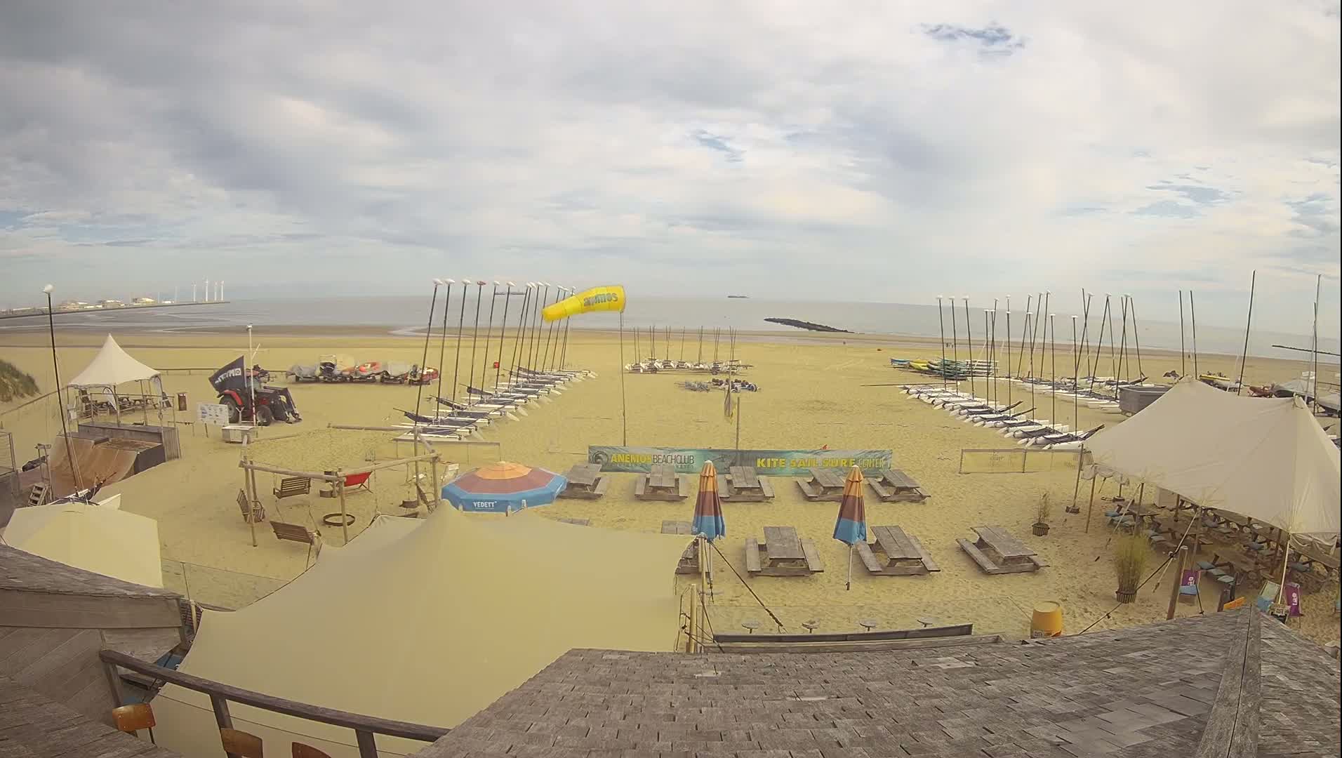 Knokke-Heist, Heist-ann-Zee, Duinbergen Strand Beach Live Cam - Bruges, West Flanders (Flandre-Occidentale), Flemish (Flamande), Belgium