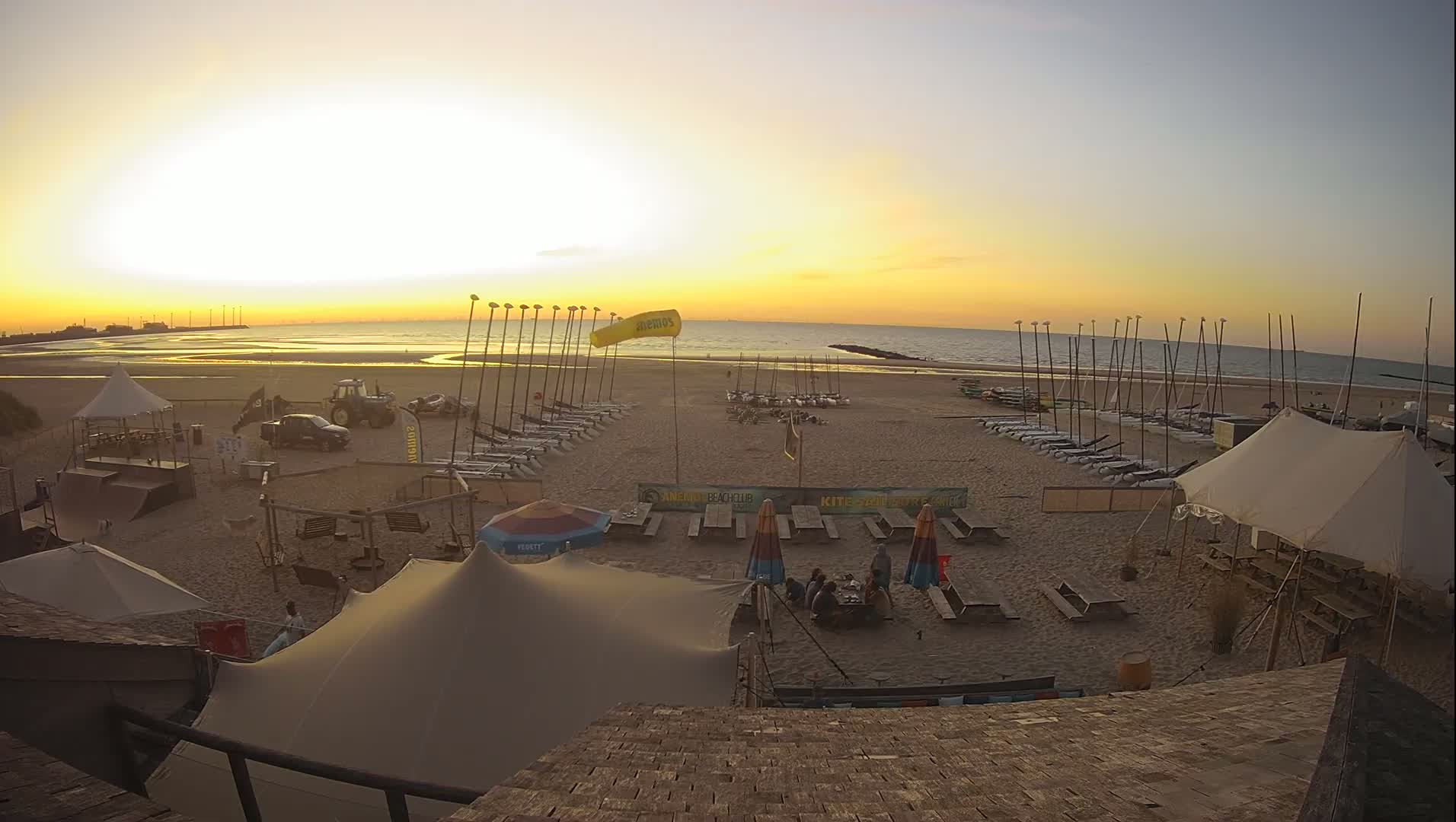 Knokke-Heist, Heist-ann-Zee, Duinbergen Strand Beach Live Cam - Bruges, West Flanders (Flandre-Occidentale), Flemish (Flamande), Belgium