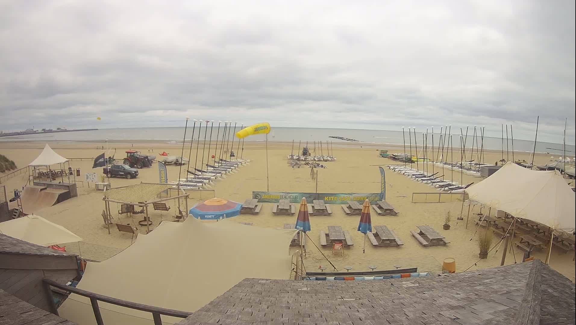 Knokke-Heist, Heist-ann-Zee, Duinbergen Strand Beach Live Cam - Bruges, West Flanders (Flandre-Occidentale), Flemish (Flamande), Belgium