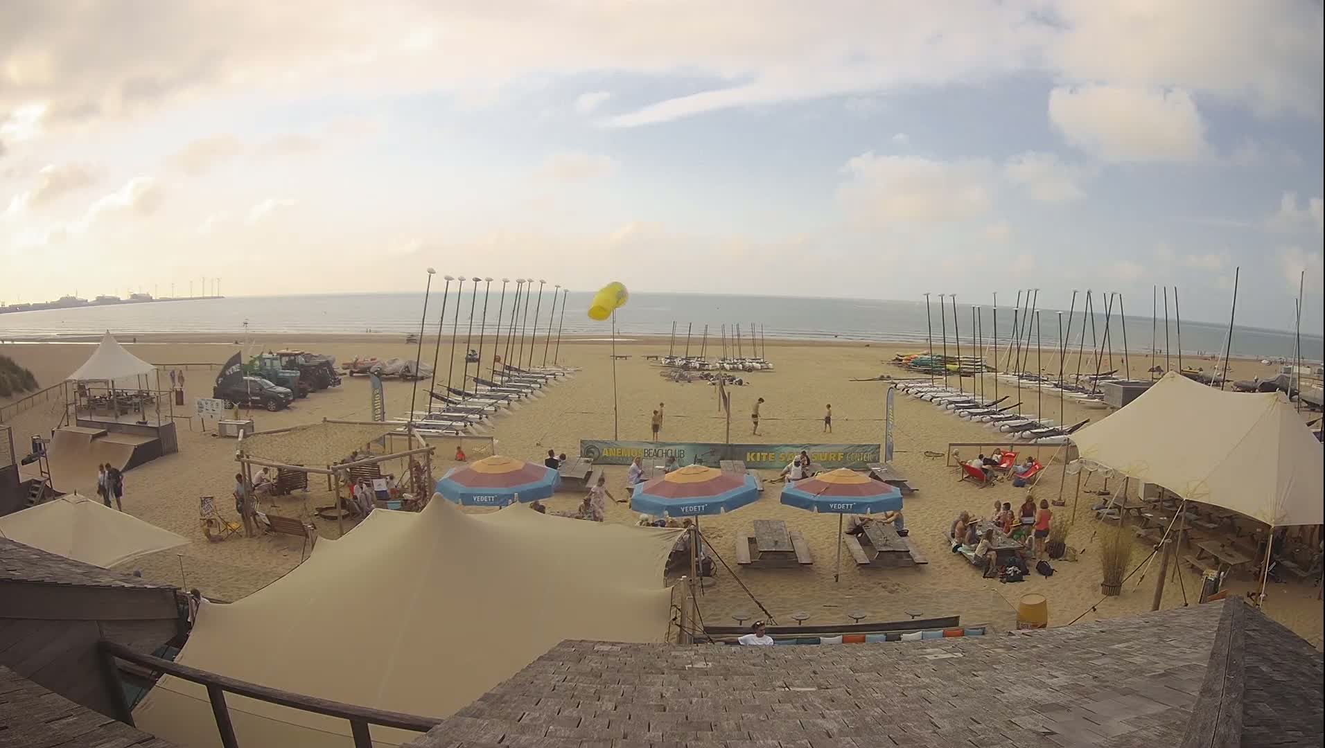 Knokke-Heist, Heist-ann-Zee, Duinbergen Strand Beach Live Cam - Bruges, West Flanders (Flandre-Occidentale), Flemish (Flamande), Belgium