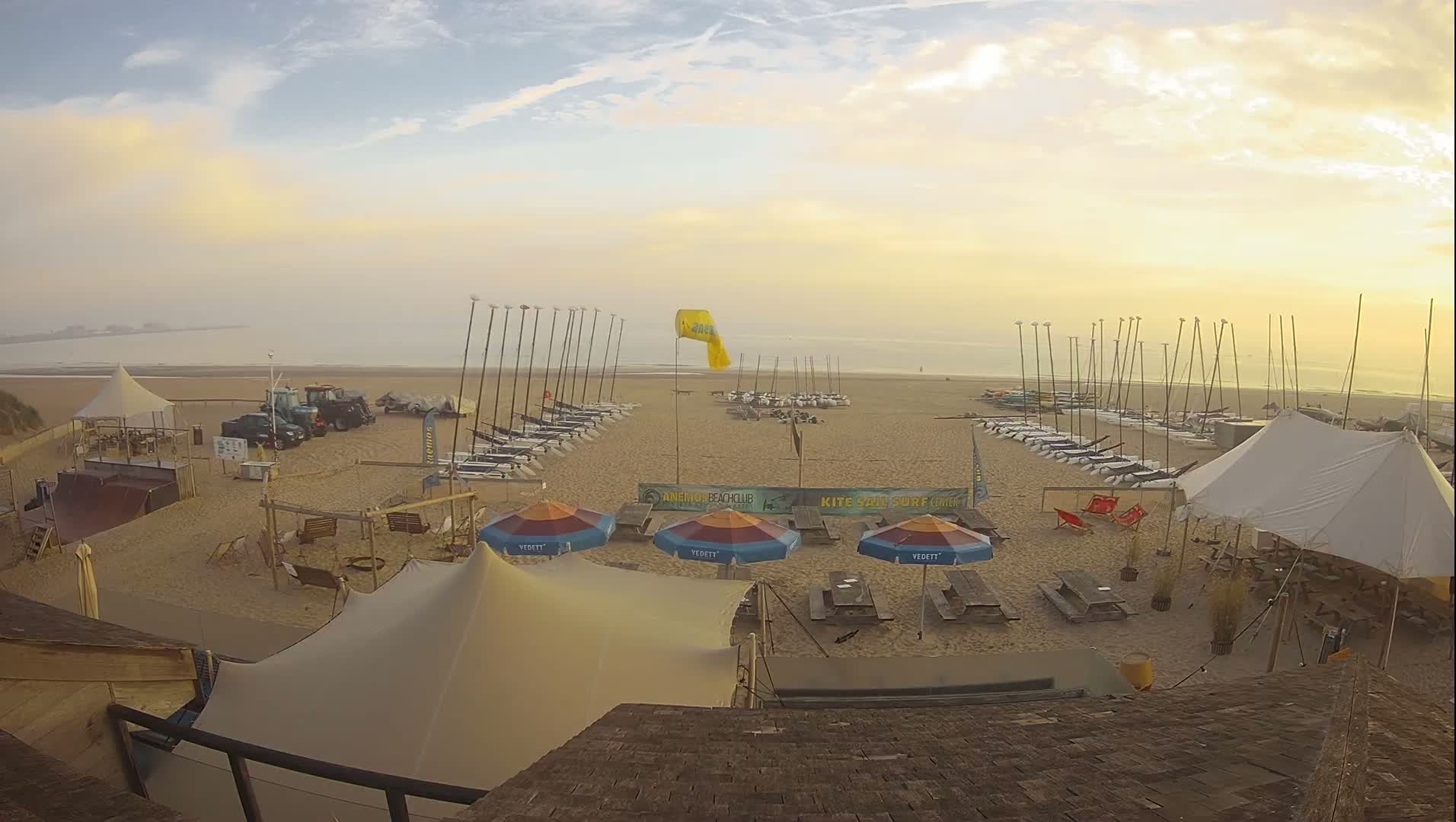 Knokke-Heist, Heist-ann-Zee, Duinbergen Strand Beach Live Cam - Bruges, West Flanders (Flandre-Occidentale), Flemish (Flamande), Belgium