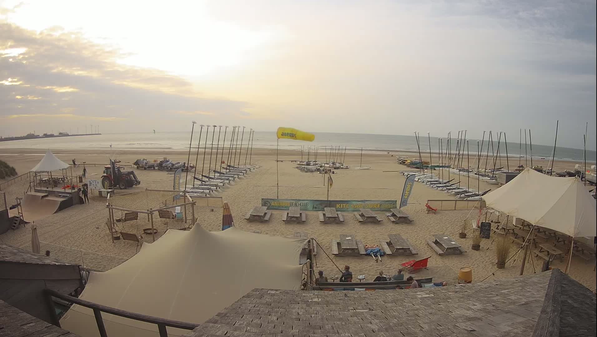Knokke-Heist, Heist-ann-Zee, Duinbergen Strand Beach Live Cam - Bruges, West Flanders (Flandre-Occidentale), Flemish (Flamande), Belgium