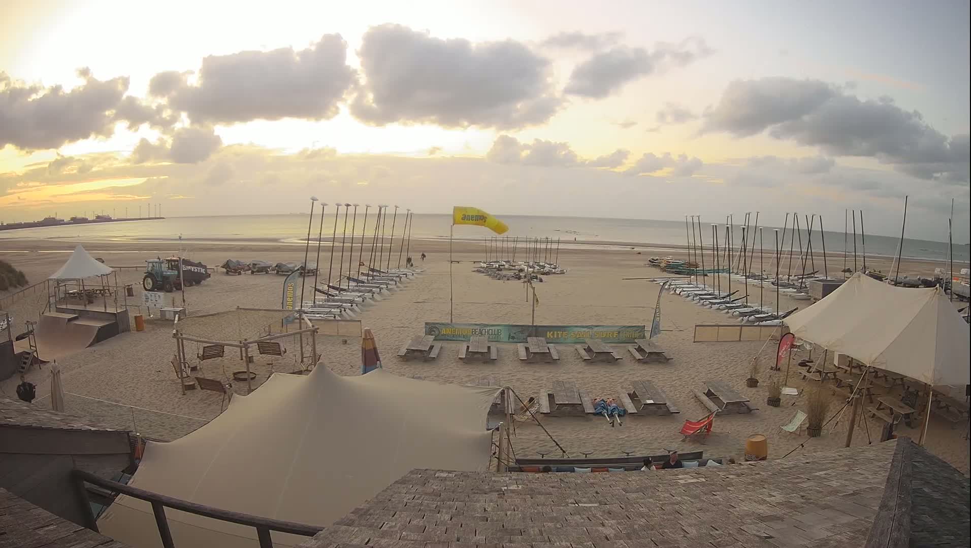 Knokke-Heist, Heist-ann-Zee, Duinbergen Strand Beach Live Cam - Bruges, West Flanders (Flandre-Occidentale), Flemish (Flamande), Belgium