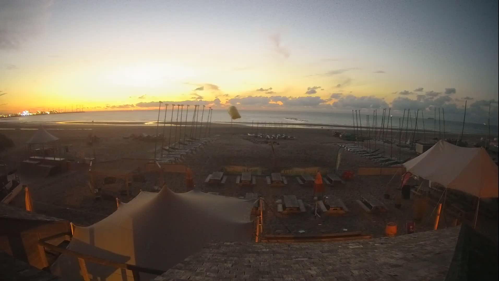 Knokke-Heist, Heist-ann-Zee, Duinbergen Strand Beach Live Cam - Bruges, West Flanders (Flandre-Occidentale), Flemish (Flamande), Belgium