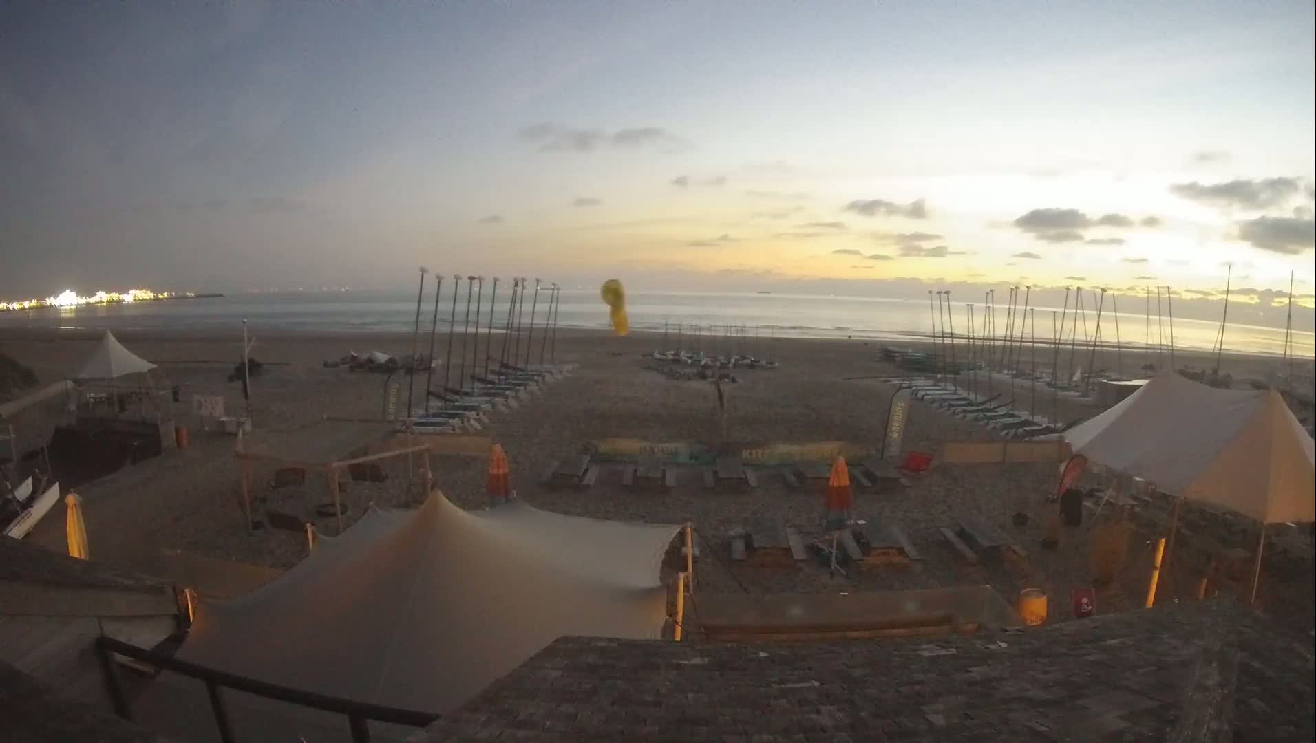 Knokke-Heist, Heist-ann-Zee, Duinbergen Strand Beach Live Cam - Bruges, West Flanders (Flandre-Occidentale), Flemish (Flamande), Belgium