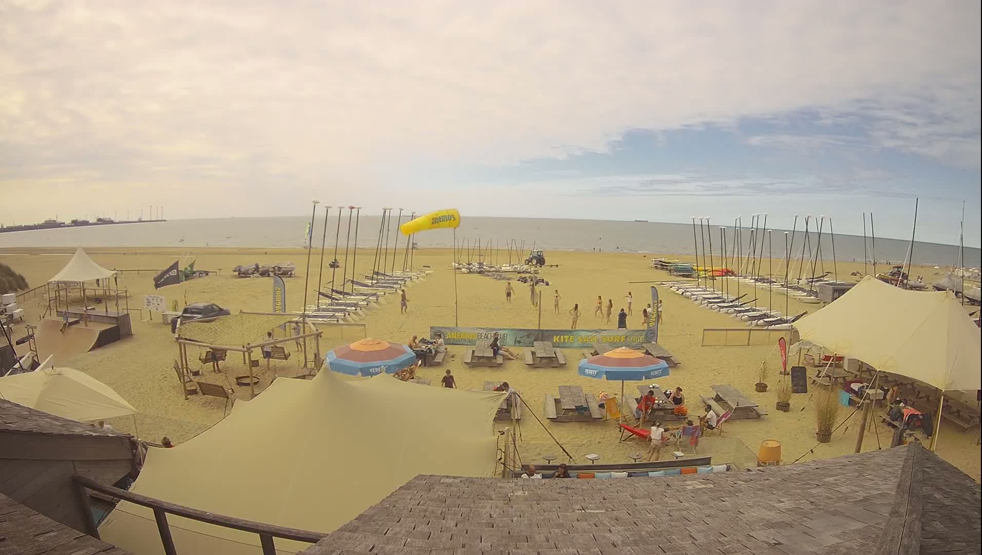 Knokke-Heist, Heist-ann-Zee, Duinbergen Strand Beach Live Cam - Bruges, West Flanders (Flandre-Occidentale), Flemish (Flamande), Belgium