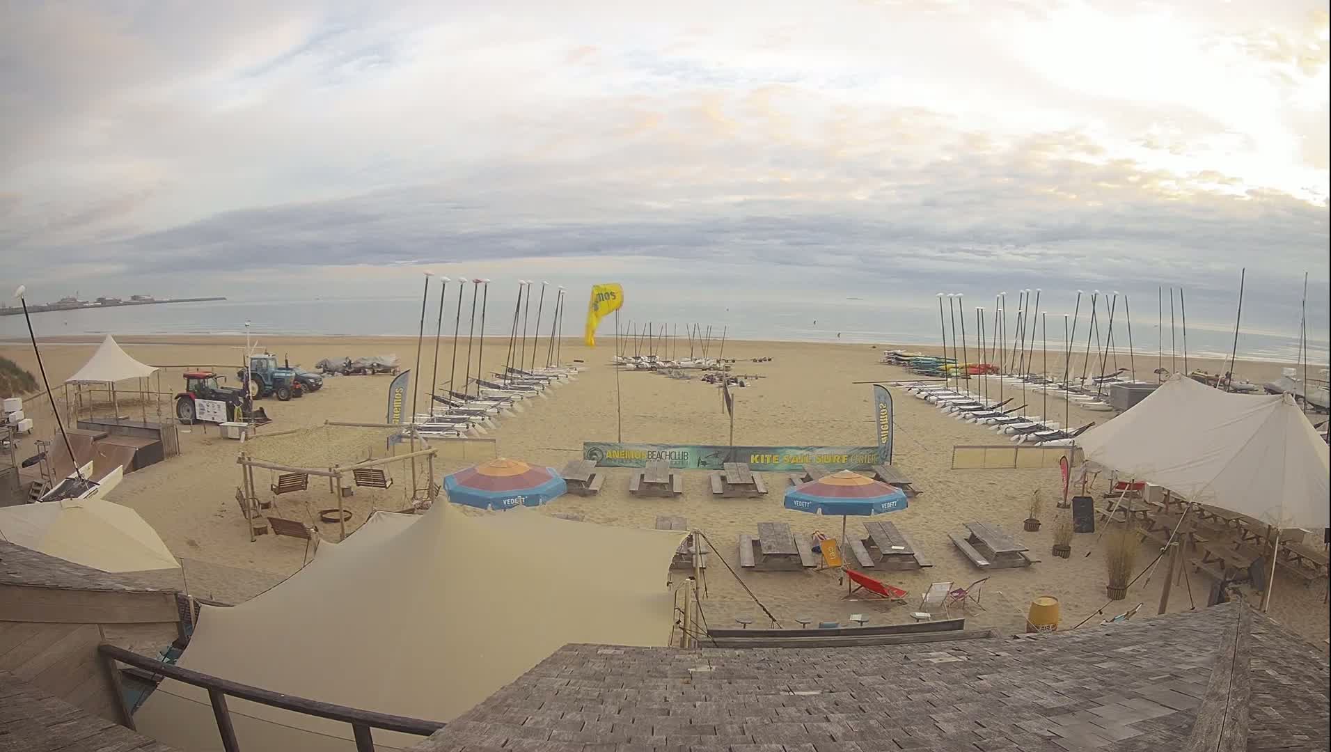 Knokke-Heist, Heist-ann-Zee, Duinbergen Strand Beach Live Cam - Bruges, West Flanders (Flandre-Occidentale), Flemish (Flamande), Belgium