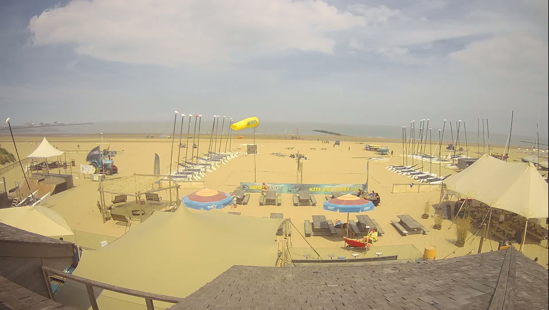 Knokke-Heist, Heist-ann-Zee, Duinbergen Strand Beach Live Cam - Bruges, West Flanders (Flandre-Occidentale), Flemish (Flamande), Belgium