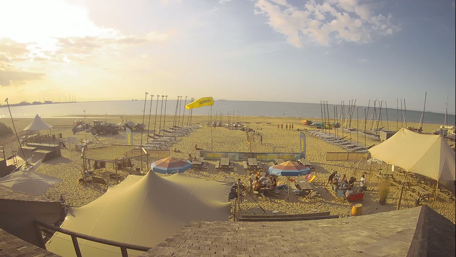 Knokke-Heist, Heist-ann-Zee, Duinbergen Strand Beach Live Cam - Bruges, West Flanders (Flandre-Occidentale), Flemish (Flamande), Belgium
