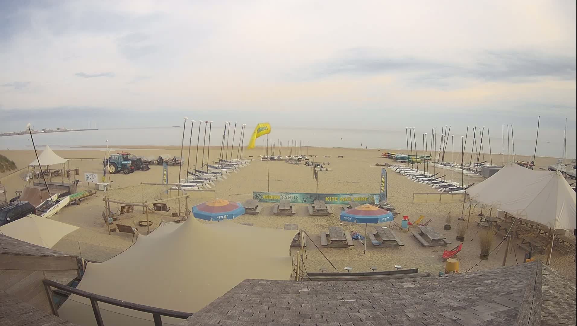 Knokke-Heist, Heist-ann-Zee, Duinbergen Strand Beach Live Cam - Bruges, West Flanders (Flandre-Occidentale), Flemish (Flamande), Belgium