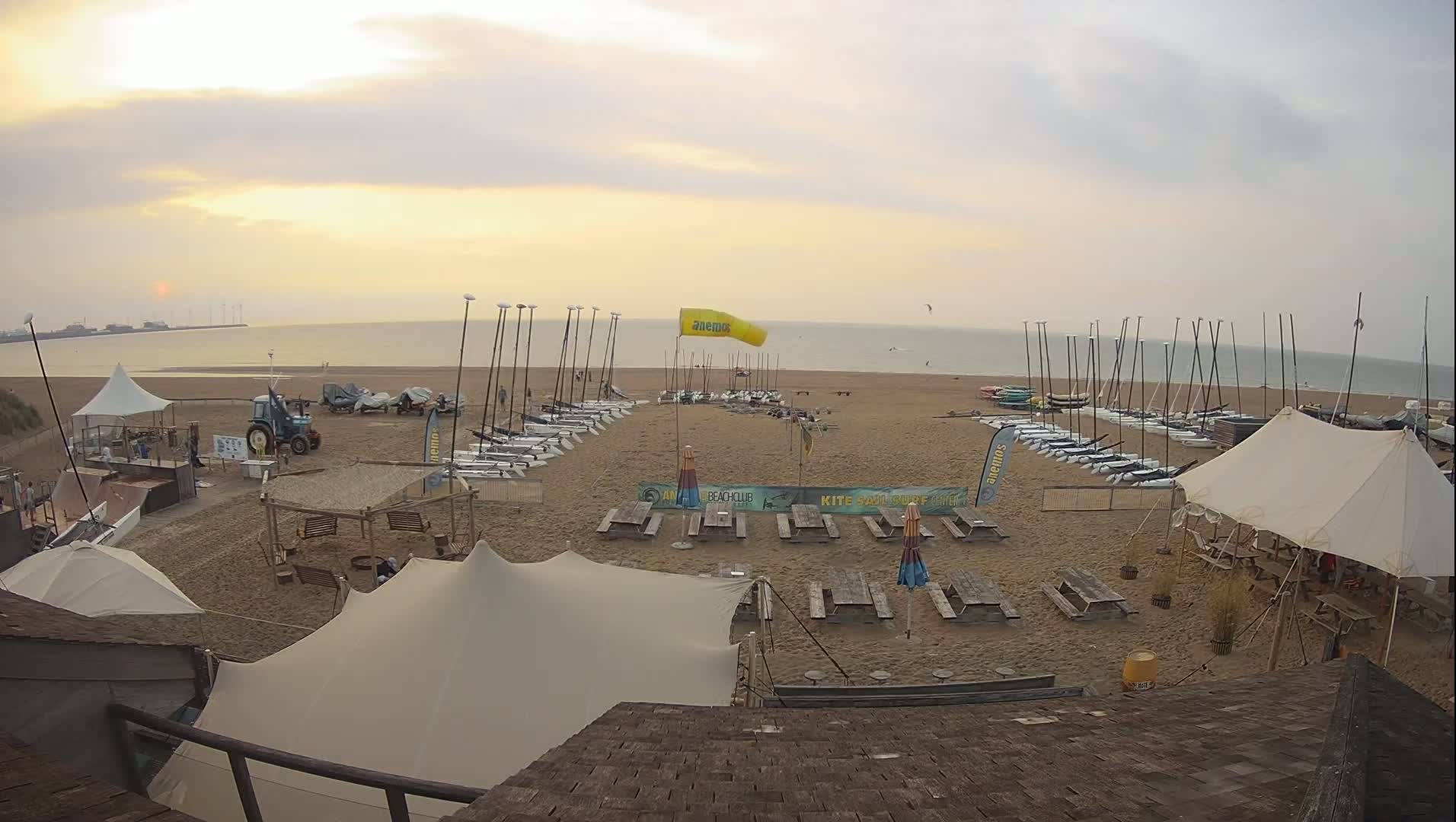 Knokke-Heist, Heist-ann-Zee, Duinbergen Strand Beach Live Cam - Bruges, West Flanders (Flandre-Occidentale), Flemish (Flamande), Belgium