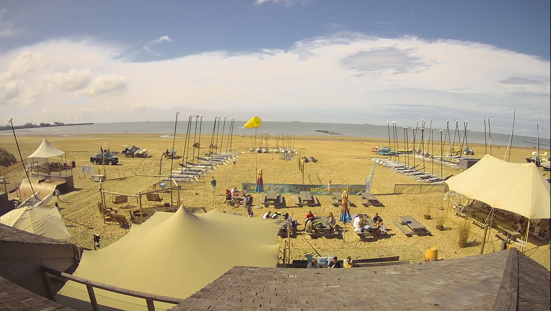 Knokke-Heist, Heist-ann-Zee, Duinbergen Strand Beach Live Cam - Bruges, West Flanders (Flandre-Occidentale), Flemish (Flamande), Belgium