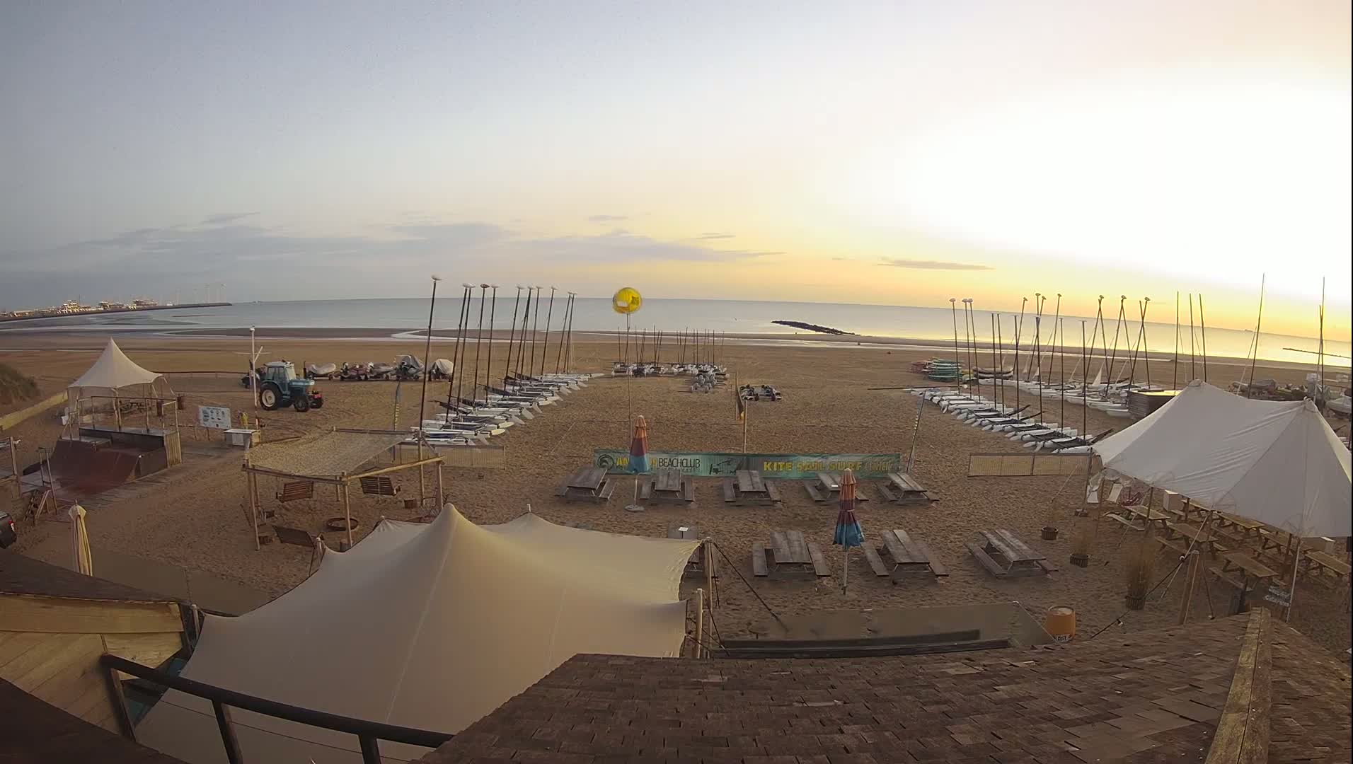 Knokke-Heist, Heist-ann-Zee, Duinbergen Strand Beach Live Cam - Bruges, West Flanders (Flandre-Occidentale), Flemish (Flamande), Belgium