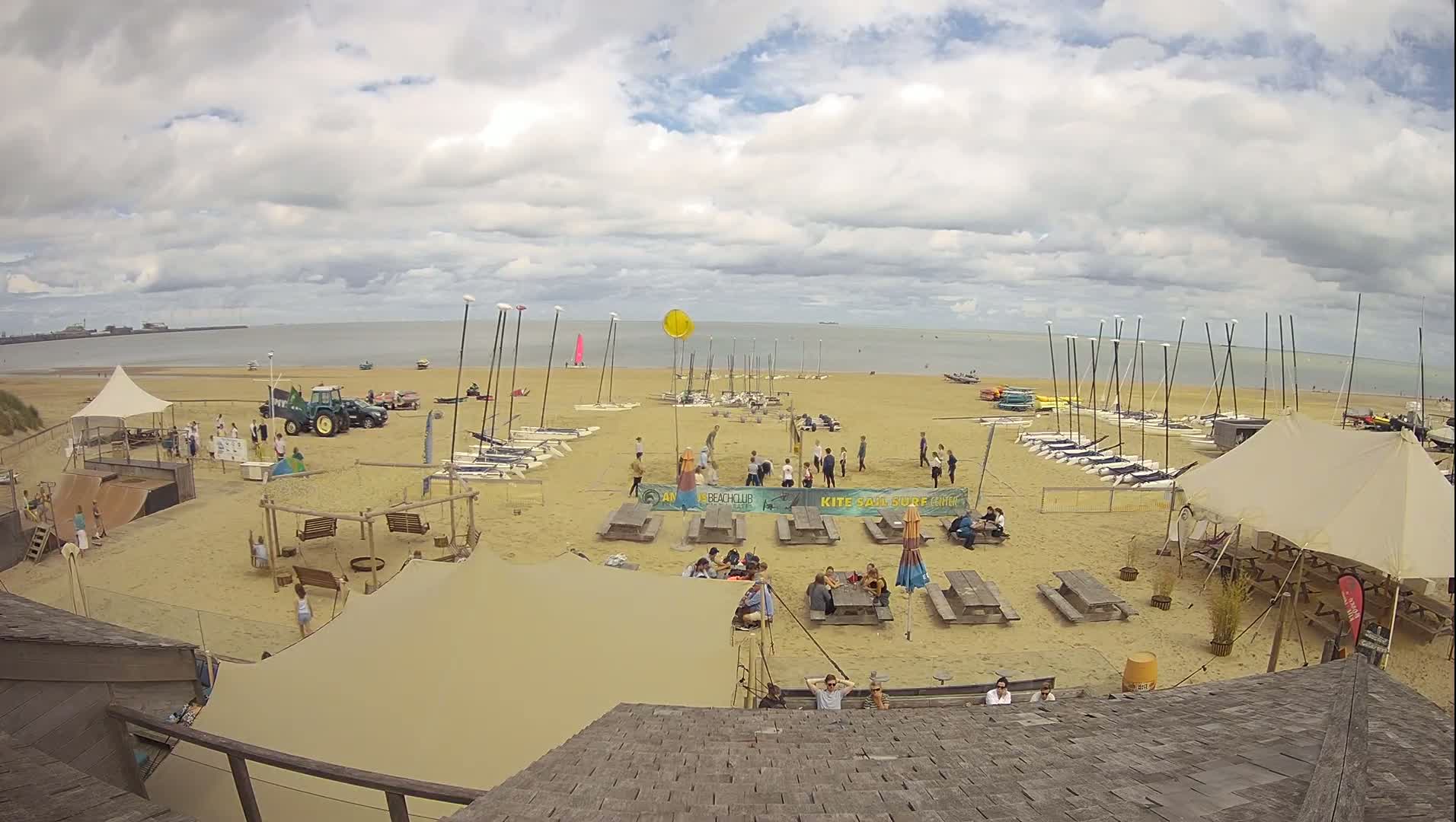 Knokke-Heist, Heist-ann-Zee, Duinbergen Strand Beach Live Cam - Bruges, West Flanders (Flandre-Occidentale), Flemish (Flamande), Belgium