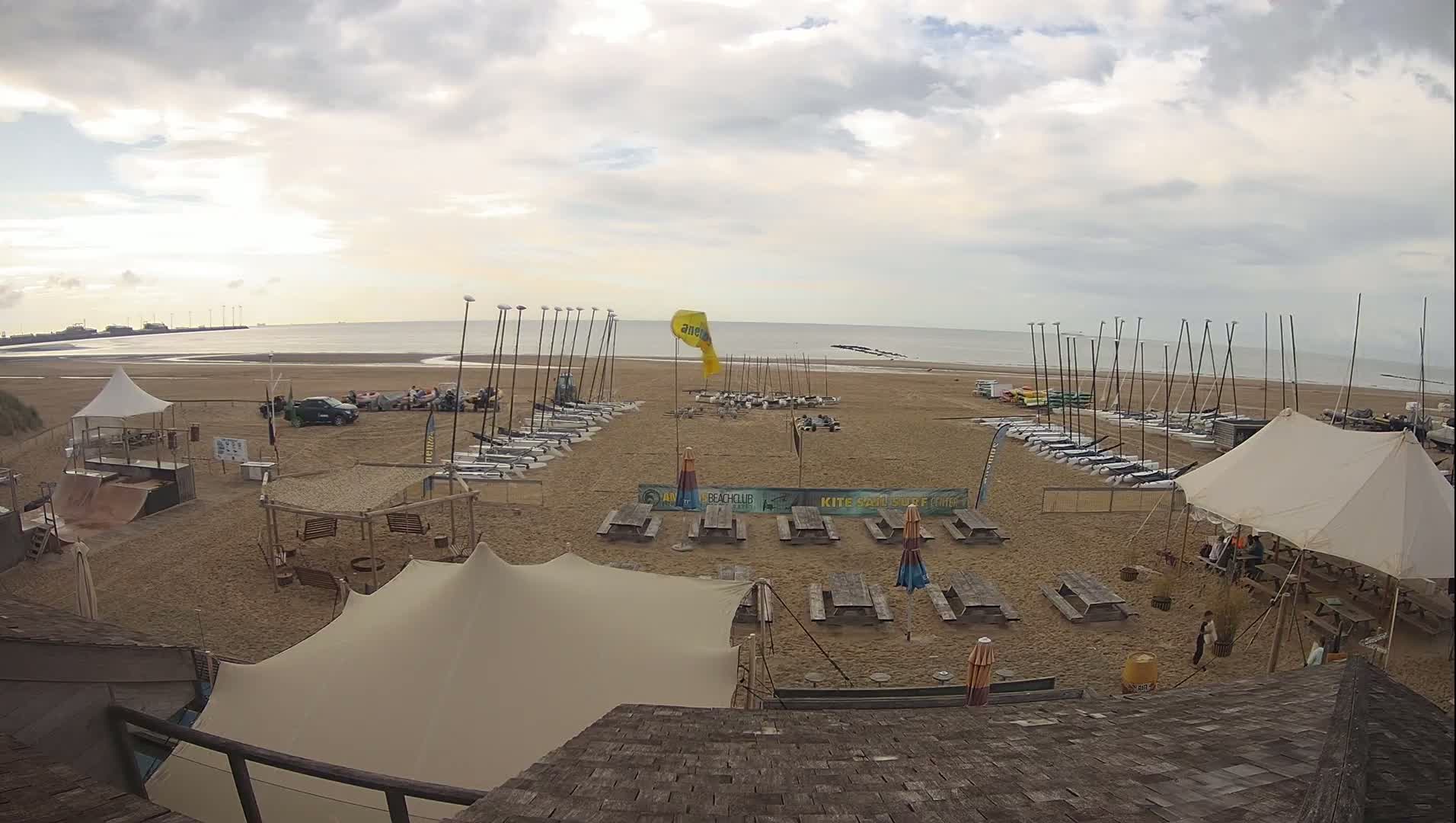 Knokke-Heist, Heist-ann-Zee, Duinbergen Strand Beach Live Cam - Bruges, West Flanders (Flandre-Occidentale), Flemish (Flamande), Belgium
