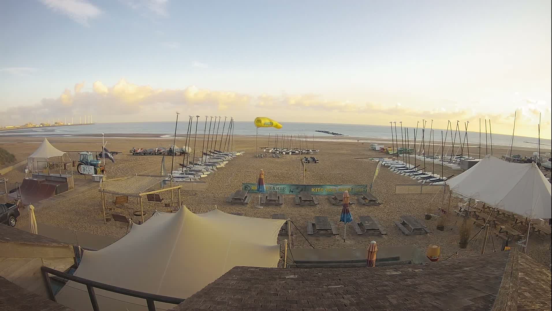 Knokke-Heist, Heist-ann-Zee, Duinbergen Strand Beach Live Cam - Bruges, West Flanders (Flandre-Occidentale), Flemish (Flamande), Belgium