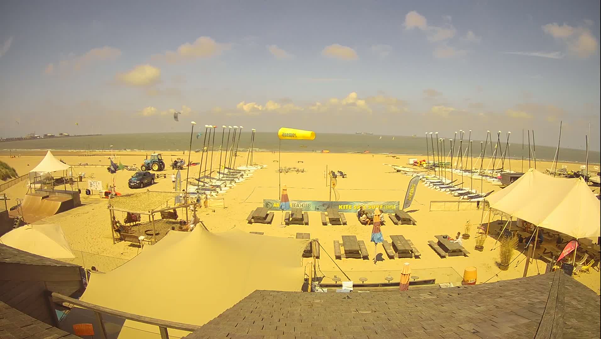 Knokke-Heist, Heist-ann-Zee, Duinbergen Strand Beach Live Cam - Bruges, West Flanders (Flandre-Occidentale), Flemish (Flamande), Belgium