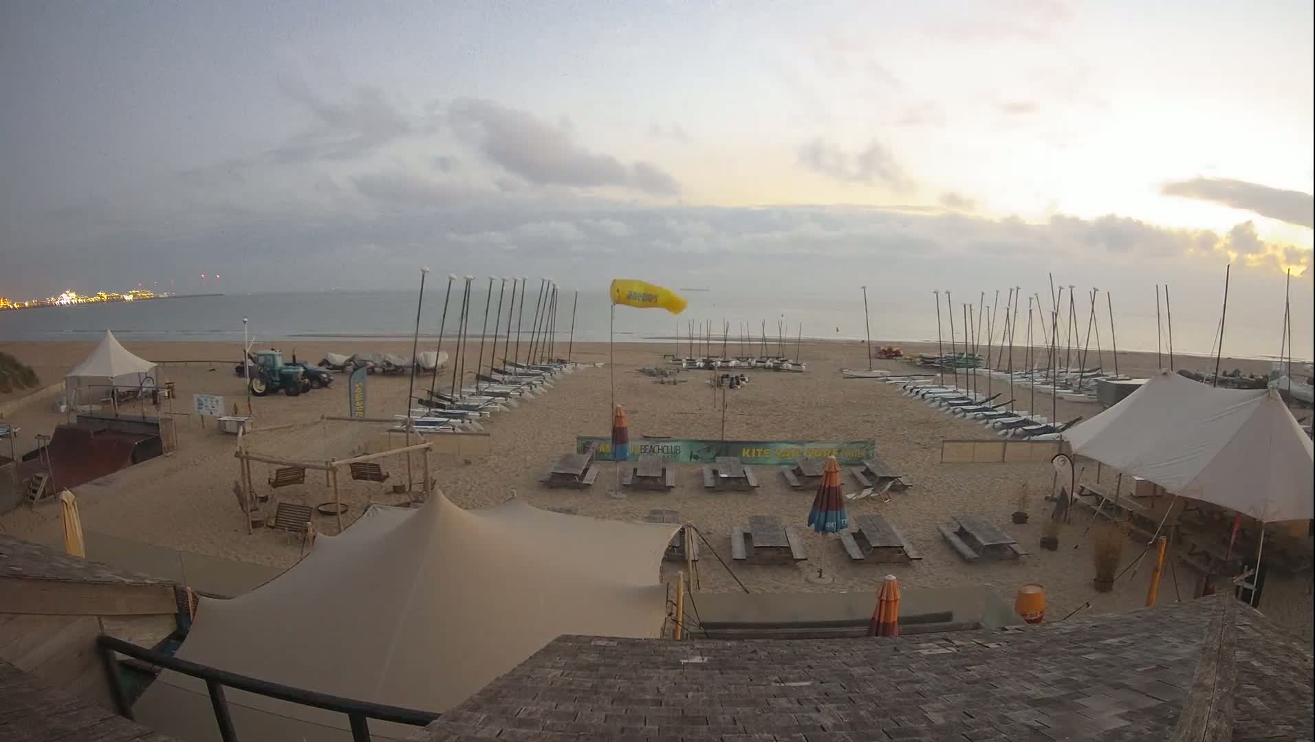 Knokke-Heist, Heist-ann-Zee, Duinbergen Strand Beach Live Cam - Bruges, West Flanders (Flandre-Occidentale), Flemish (Flamande), Belgium