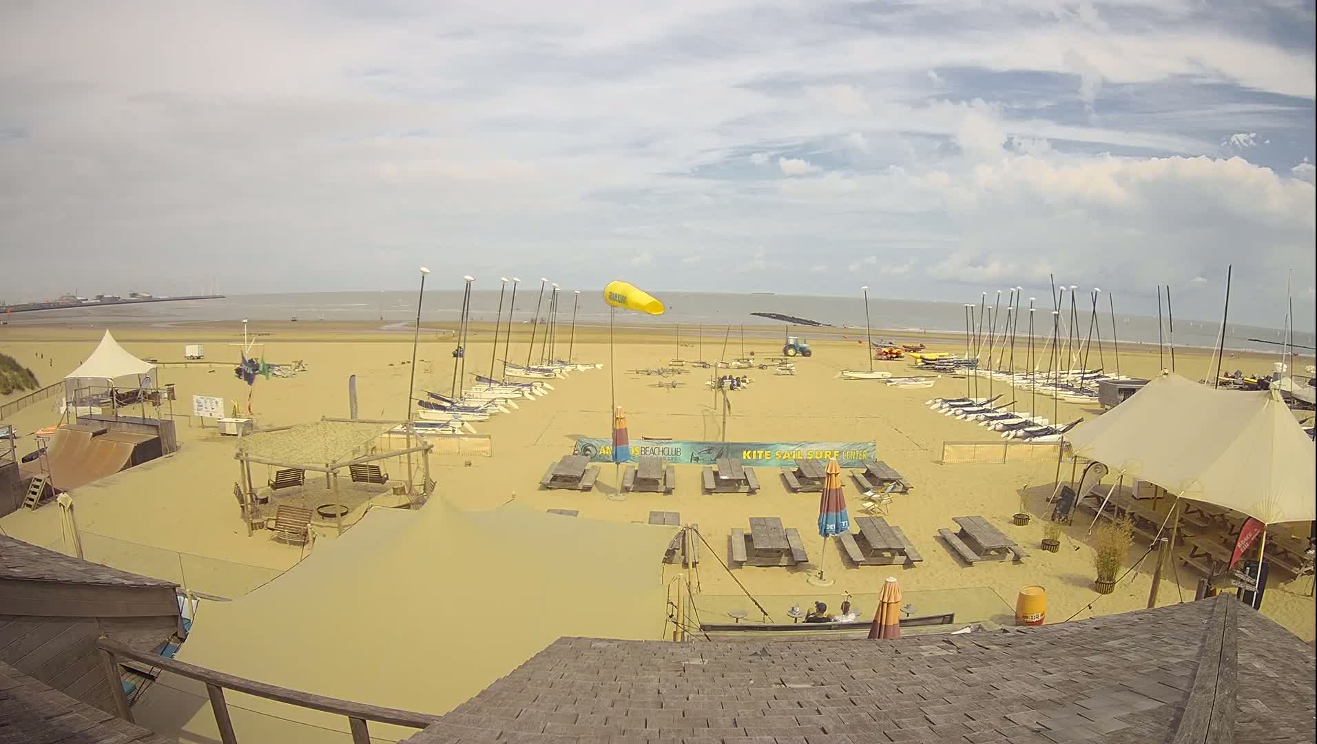 Knokke-Heist, Heist-ann-Zee, Duinbergen Strand Beach Live Cam - Bruges, West Flanders (Flandre-Occidentale), Flemish (Flamande), Belgium