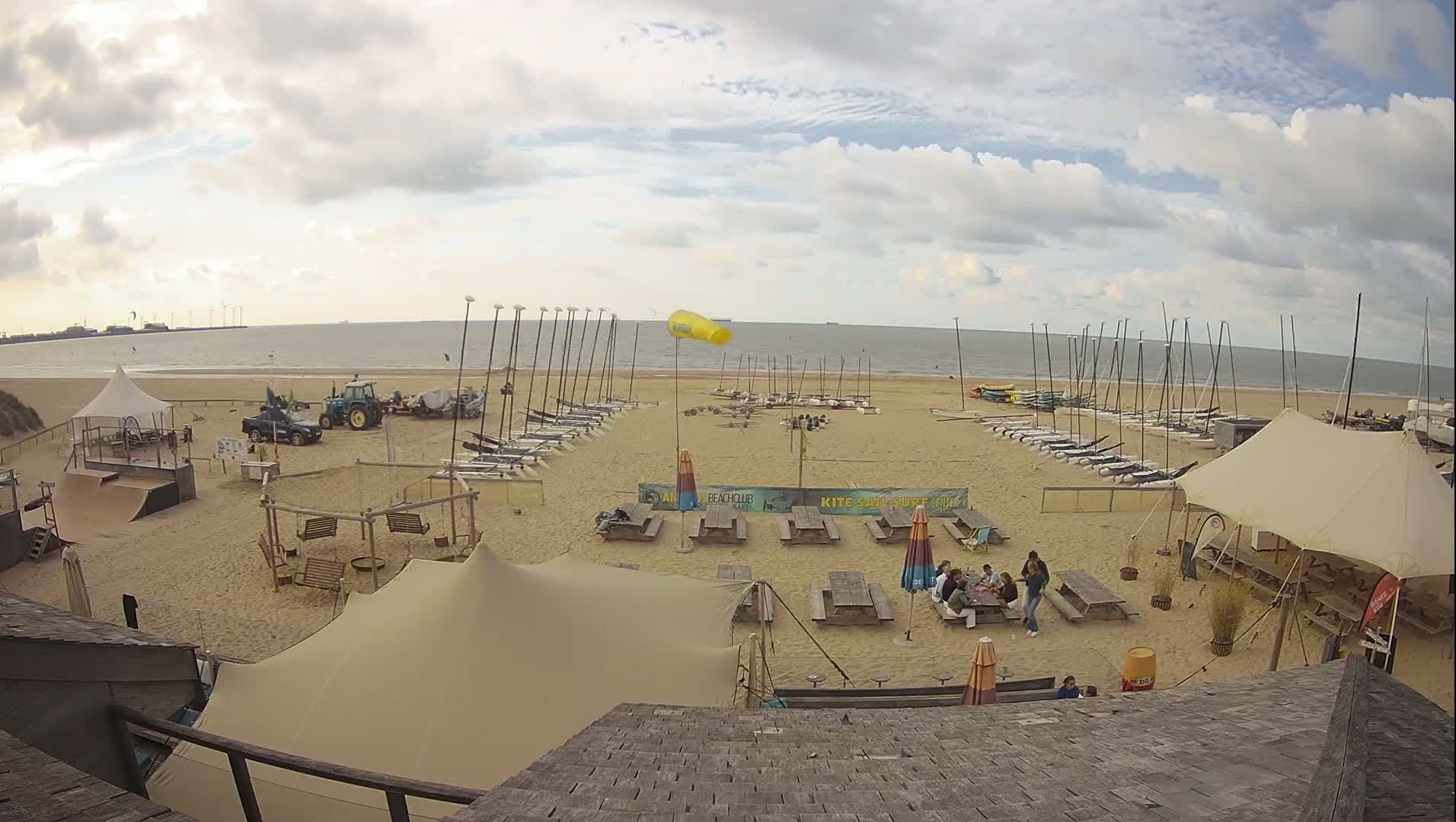 Knokke-Heist, Heist-ann-Zee, Duinbergen Strand Beach Live Cam - Bruges, West Flanders (Flandre-Occidentale), Flemish (Flamande), Belgium
