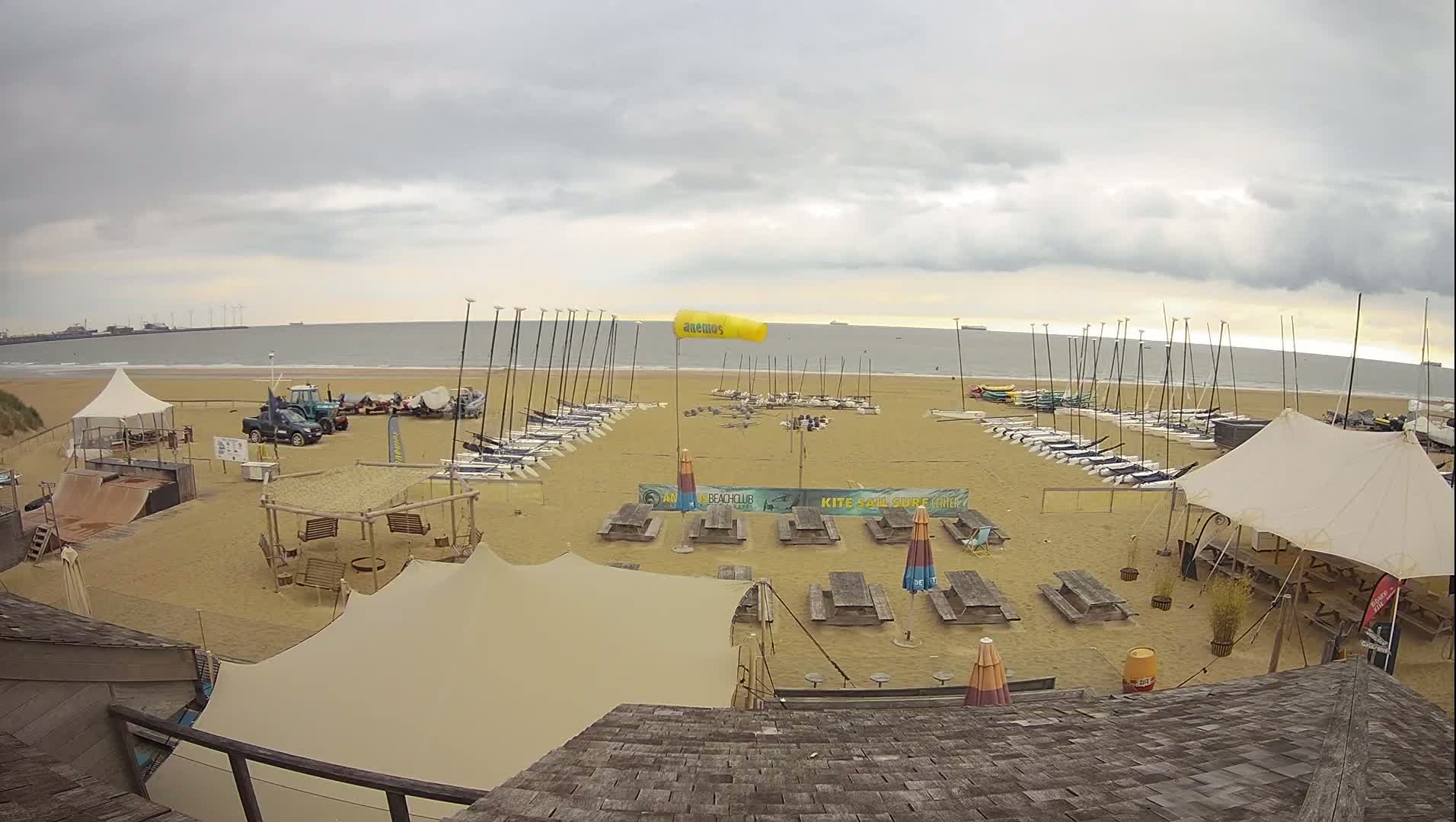 Knokke-Heist, Heist-ann-Zee, Duinbergen Strand Beach Live Cam - Bruges, West Flanders (Flandre-Occidentale), Flemish (Flamande), Belgium