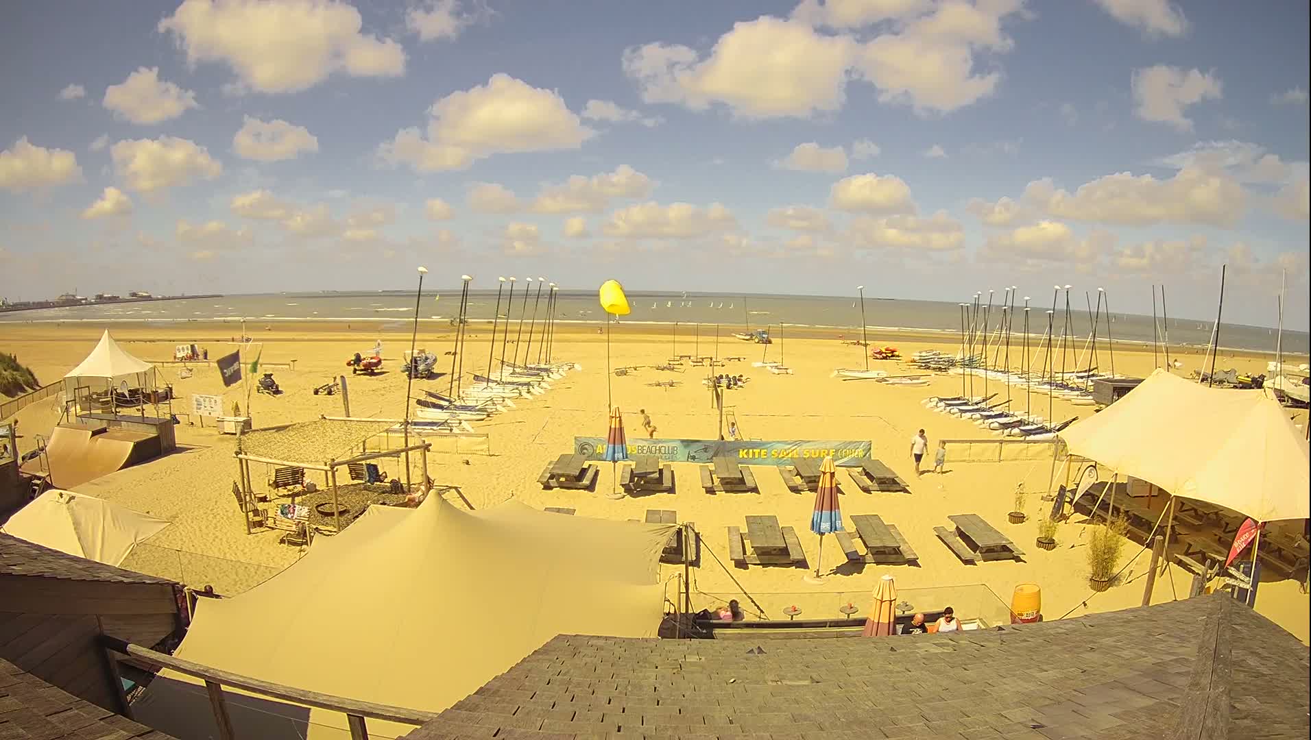 Knokke-Heist, Heist-ann-Zee, Duinbergen Strand Beach Live Cam - Bruges, West Flanders (Flandre-Occidentale), Flemish (Flamande), Belgium