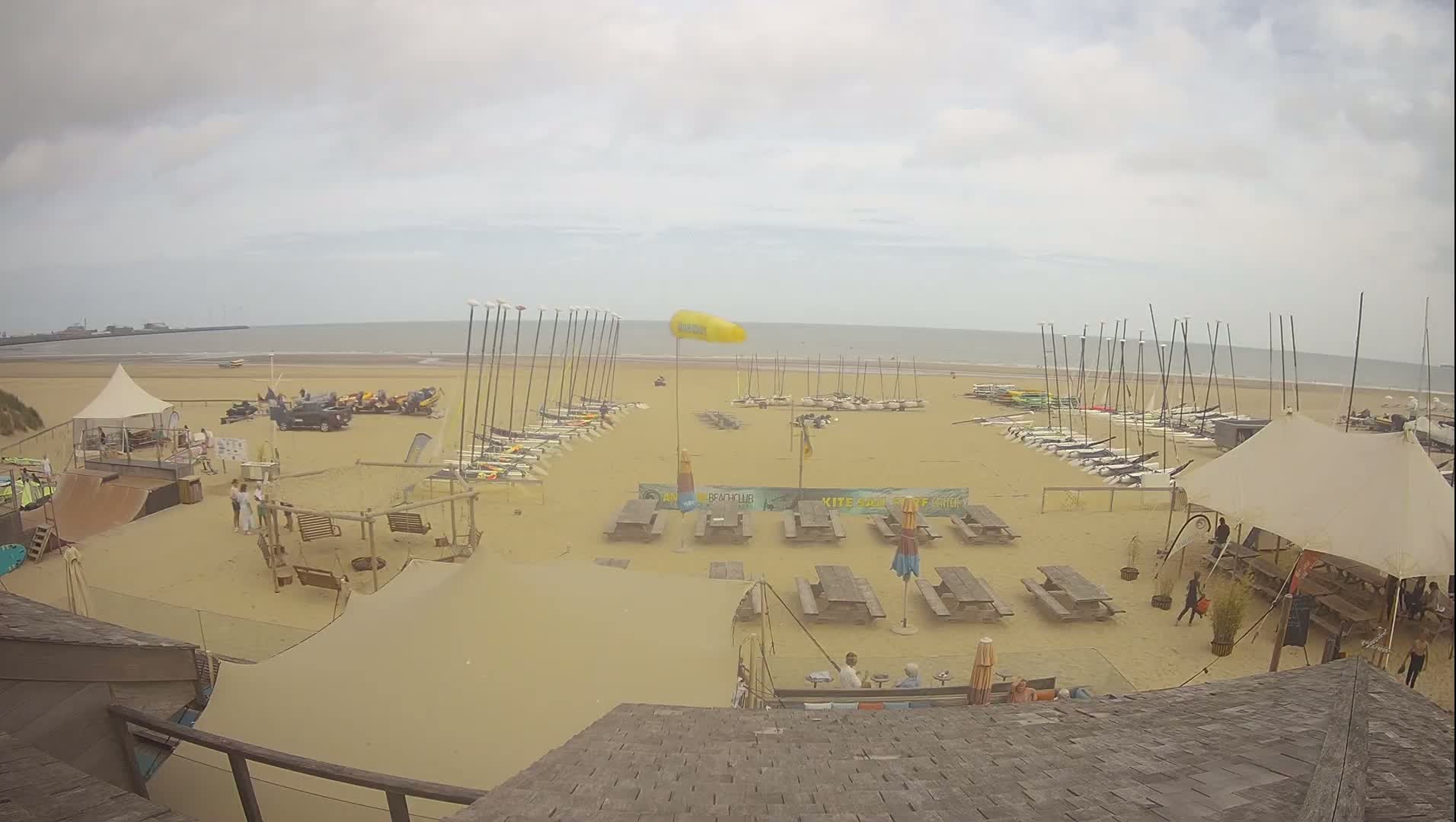 Knokke-Heist, Heist-ann-Zee, Duinbergen Strand Beach Live Cam - Bruges, West Flanders (Flandre-Occidentale), Flemish (Flamande), Belgium
