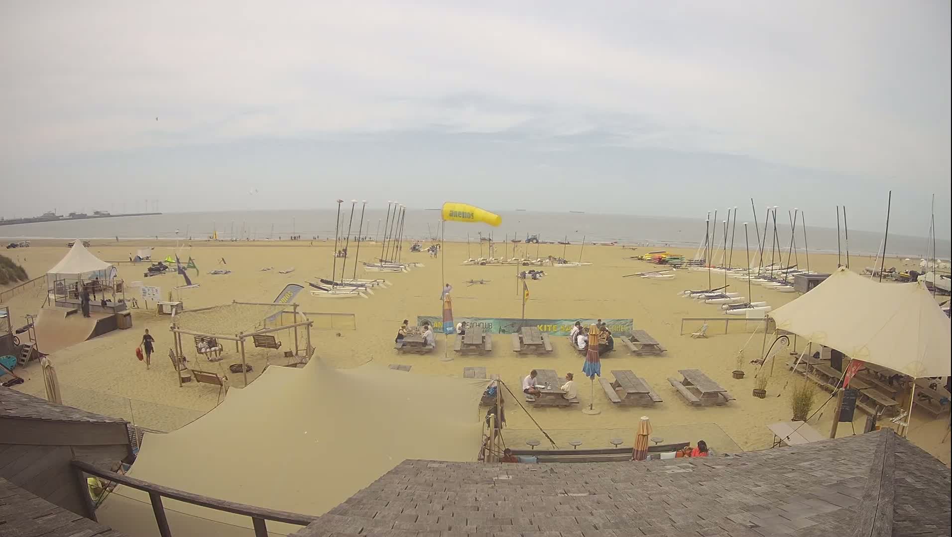 Knokke-Heist, Heist-ann-Zee, Duinbergen Strand Beach Live Cam - Bruges, West Flanders (Flandre-Occidentale), Flemish (Flamande), Belgium