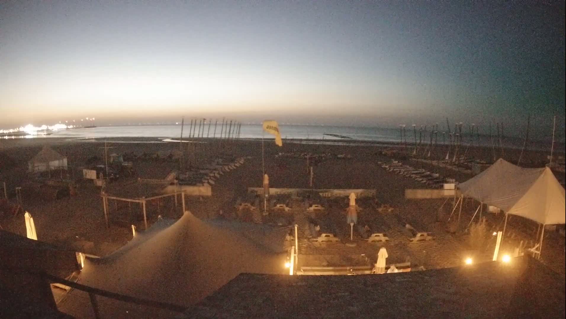 Knokke-Heist, Heist-ann-Zee, Duinbergen Strand Beach Live Cam - Bruges, West Flanders (Flandre-Occidentale), Flemish (Flamande), Belgium