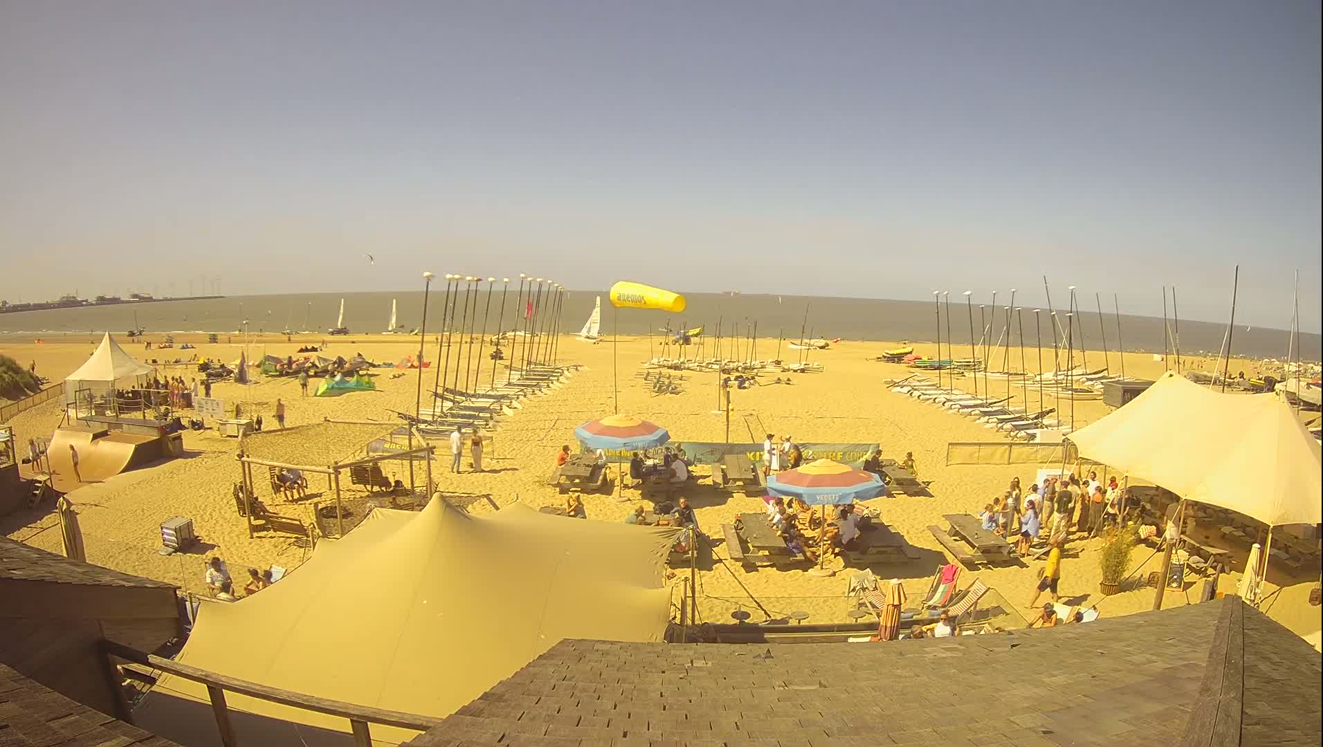 Knokke-Heist, Heist-ann-Zee, Duinbergen Strand Beach Live Cam - Bruges, West Flanders (Flandre-Occidentale), Flemish (Flamande), Belgium