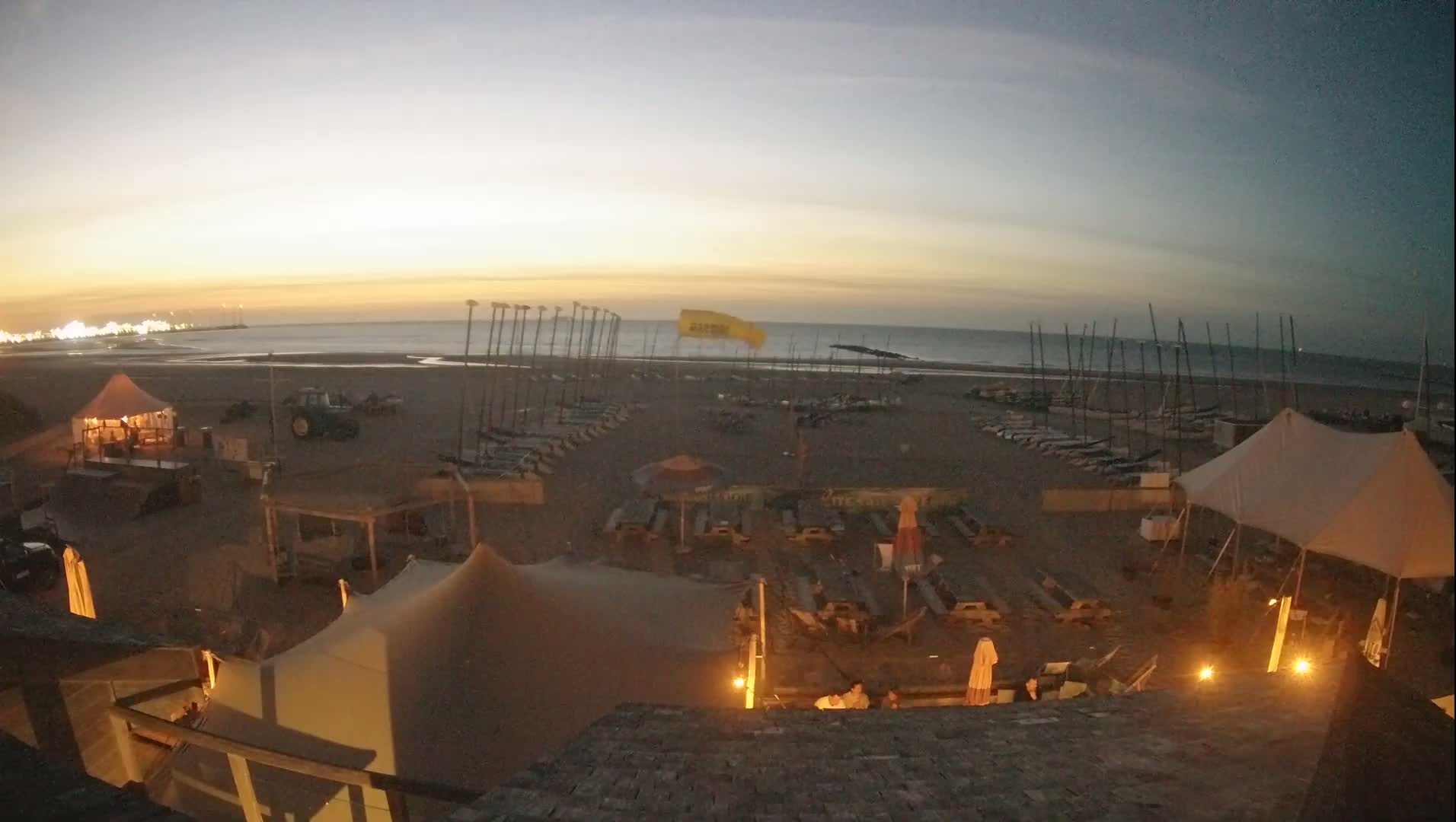 Knokke-Heist, Heist-ann-Zee, Duinbergen Strand Beach Live Cam - Bruges, West Flanders (Flandre-Occidentale), Flemish (Flamande), Belgium