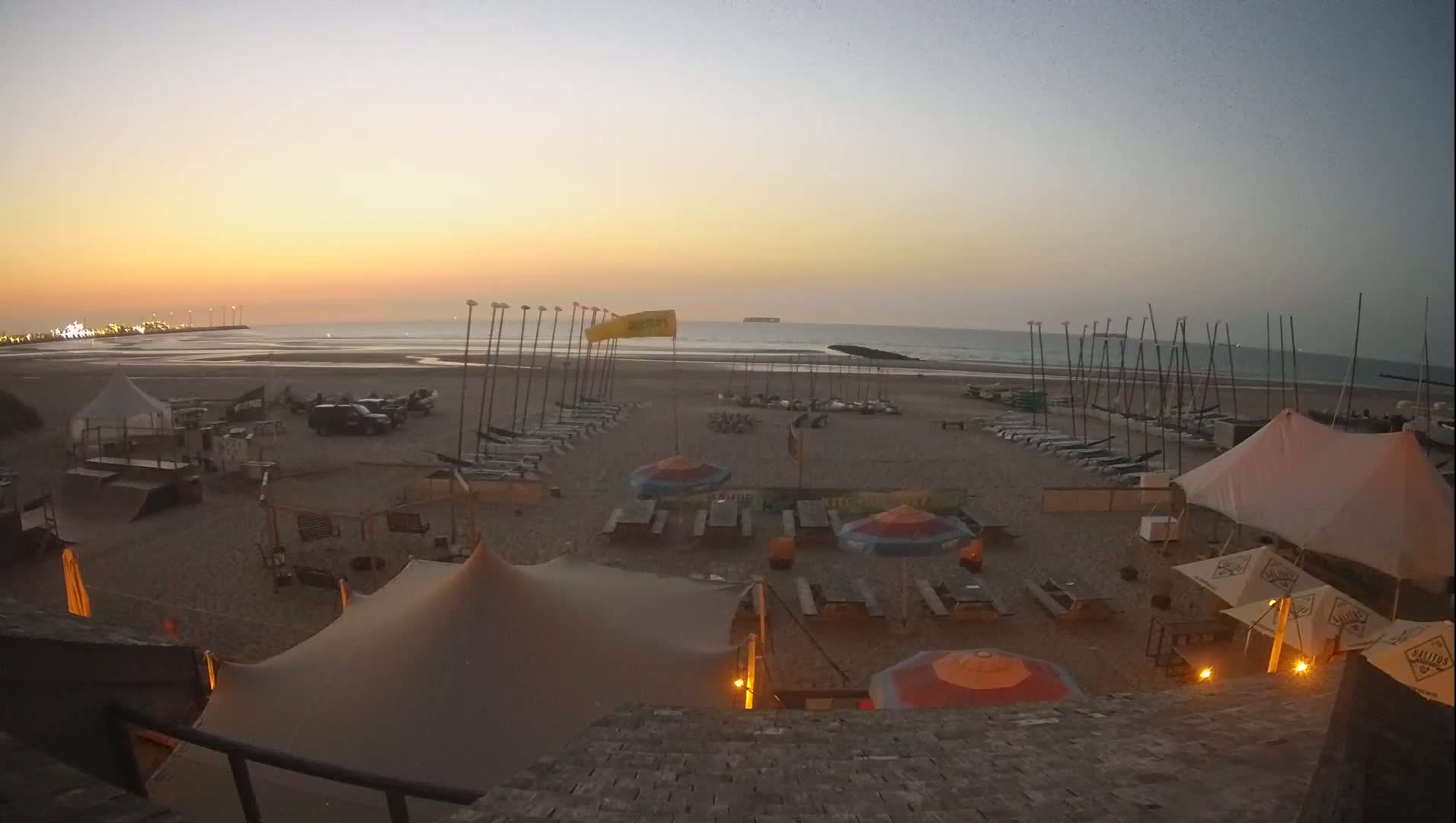 Knokke-Heist, Heist-ann-Zee, Duinbergen Strand Beach Live Cam - Bruges, West Flanders (Flandre-Occidentale), Flemish (Flamande), Belgium