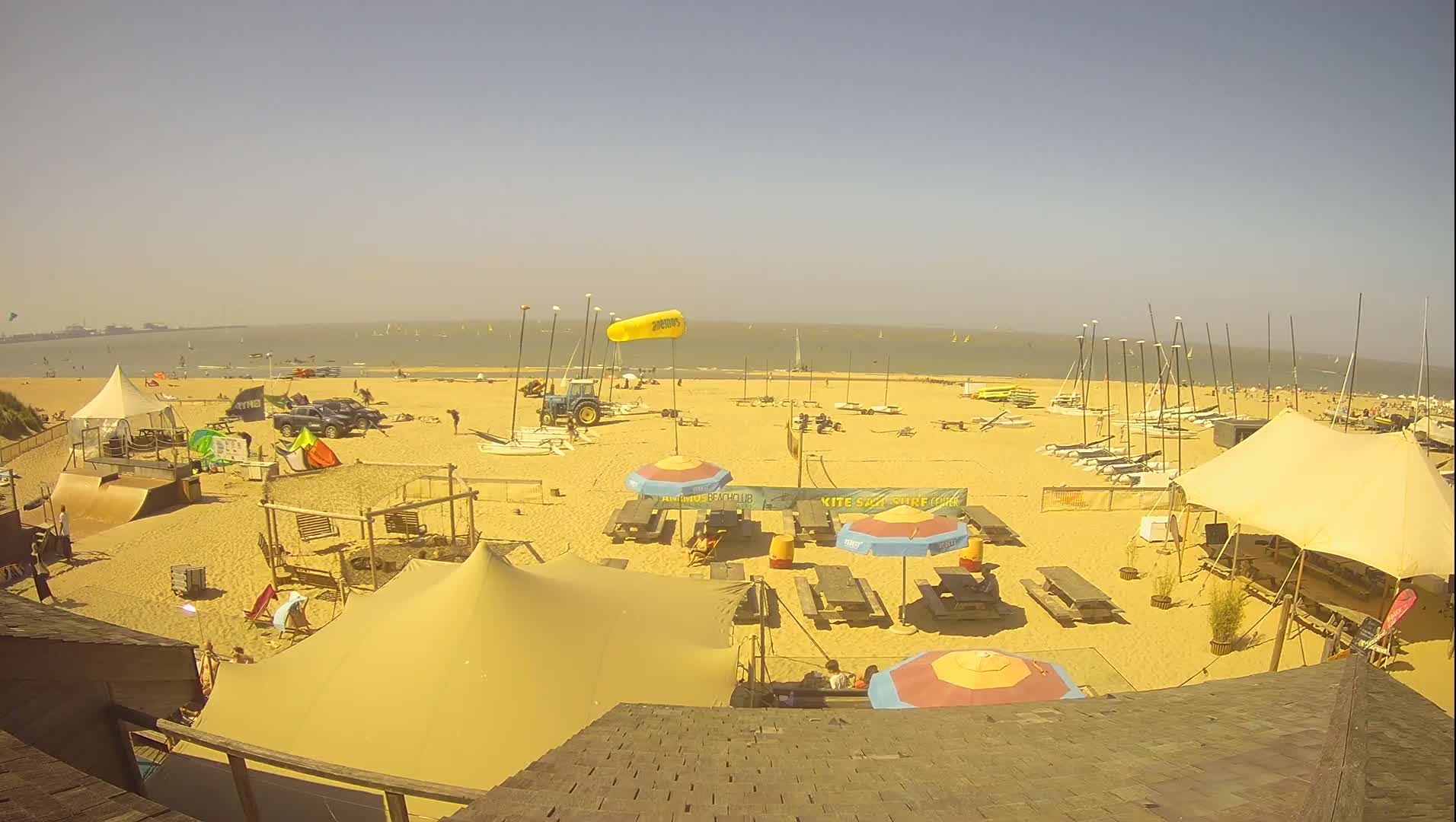 Knokke-Heist, Heist-ann-Zee, Duinbergen Strand Beach Live Cam - Bruges, West Flanders (Flandre-Occidentale), Flemish (Flamande), Belgium