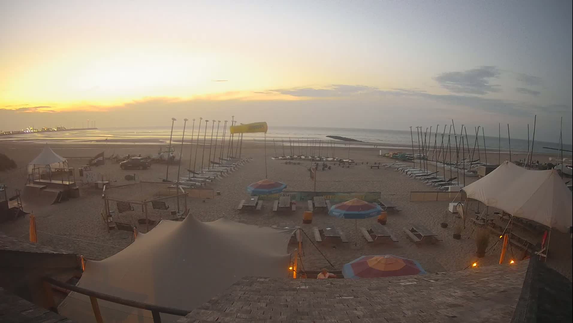 Knokke-Heist, Heist-ann-Zee, Duinbergen Strand Beach Live Cam - Bruges, West Flanders (Flandre-Occidentale), Flemish (Flamande), Belgium