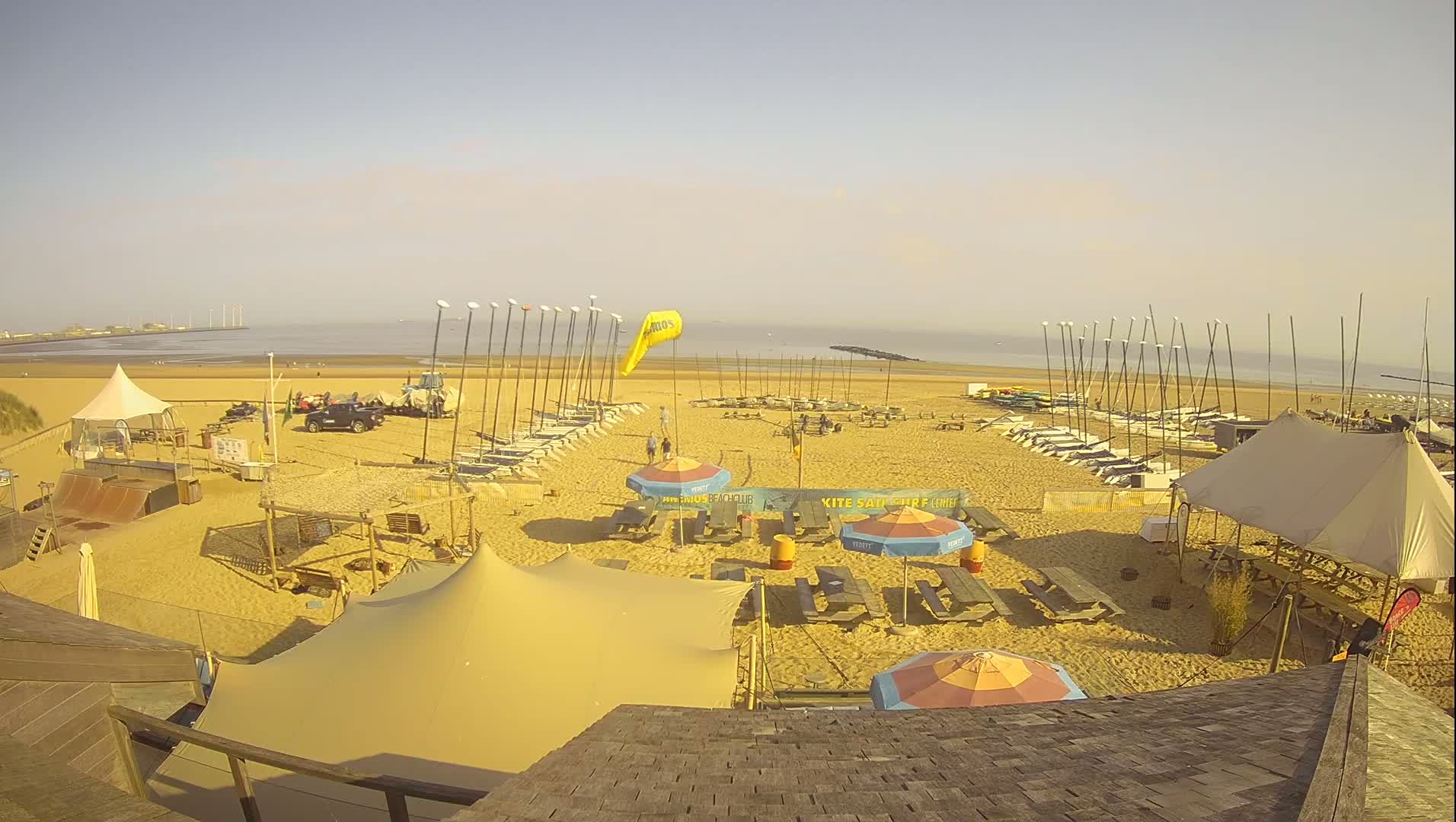 Knokke-Heist, Heist-ann-Zee, Duinbergen Strand Beach Live Cam - Bruges, West Flanders (Flandre-Occidentale), Flemish (Flamande), Belgium