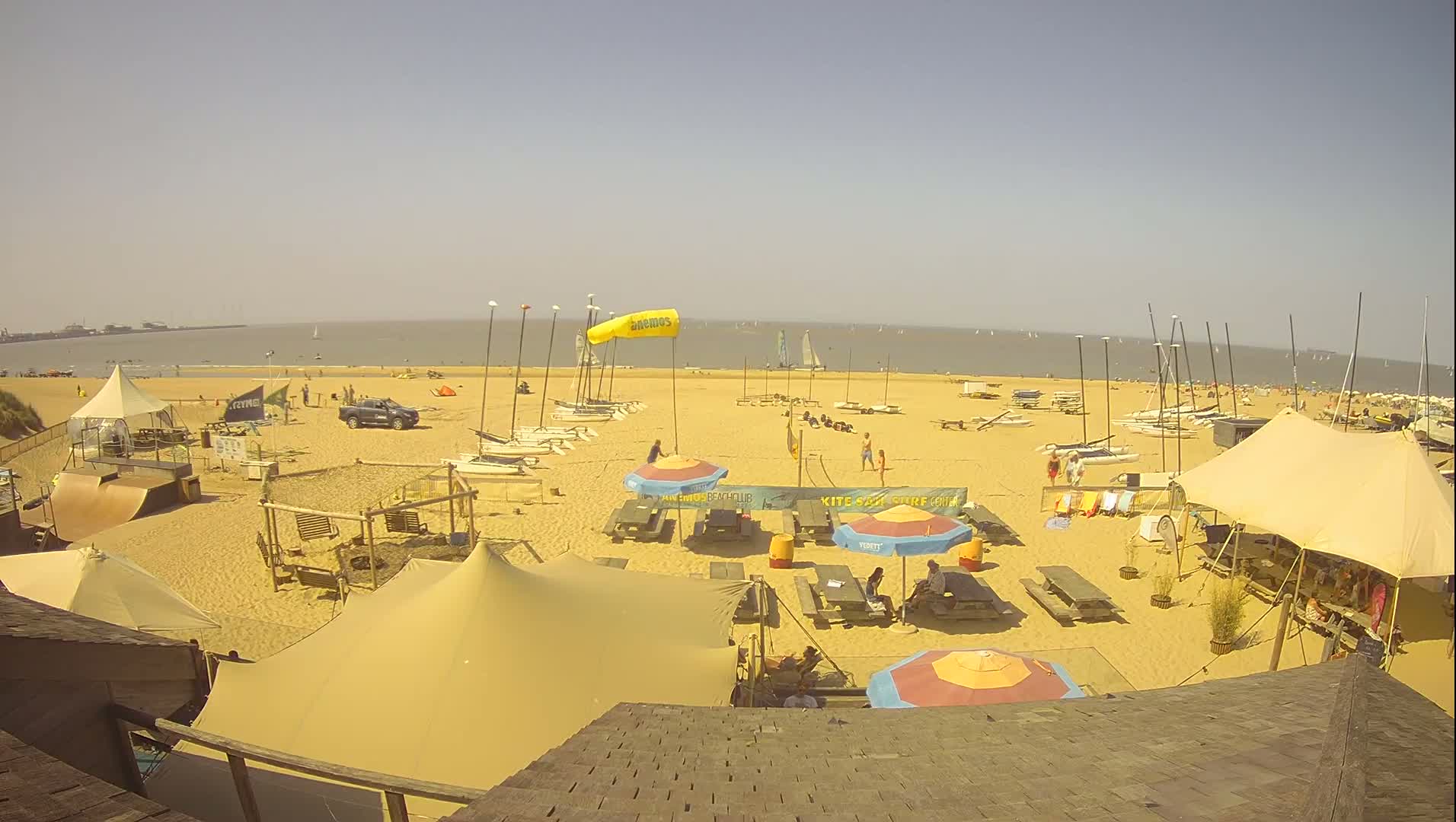 Knokke-Heist, Heist-ann-Zee, Duinbergen Strand Beach Live Cam - Bruges, West Flanders (Flandre-Occidentale), Flemish (Flamande), Belgium