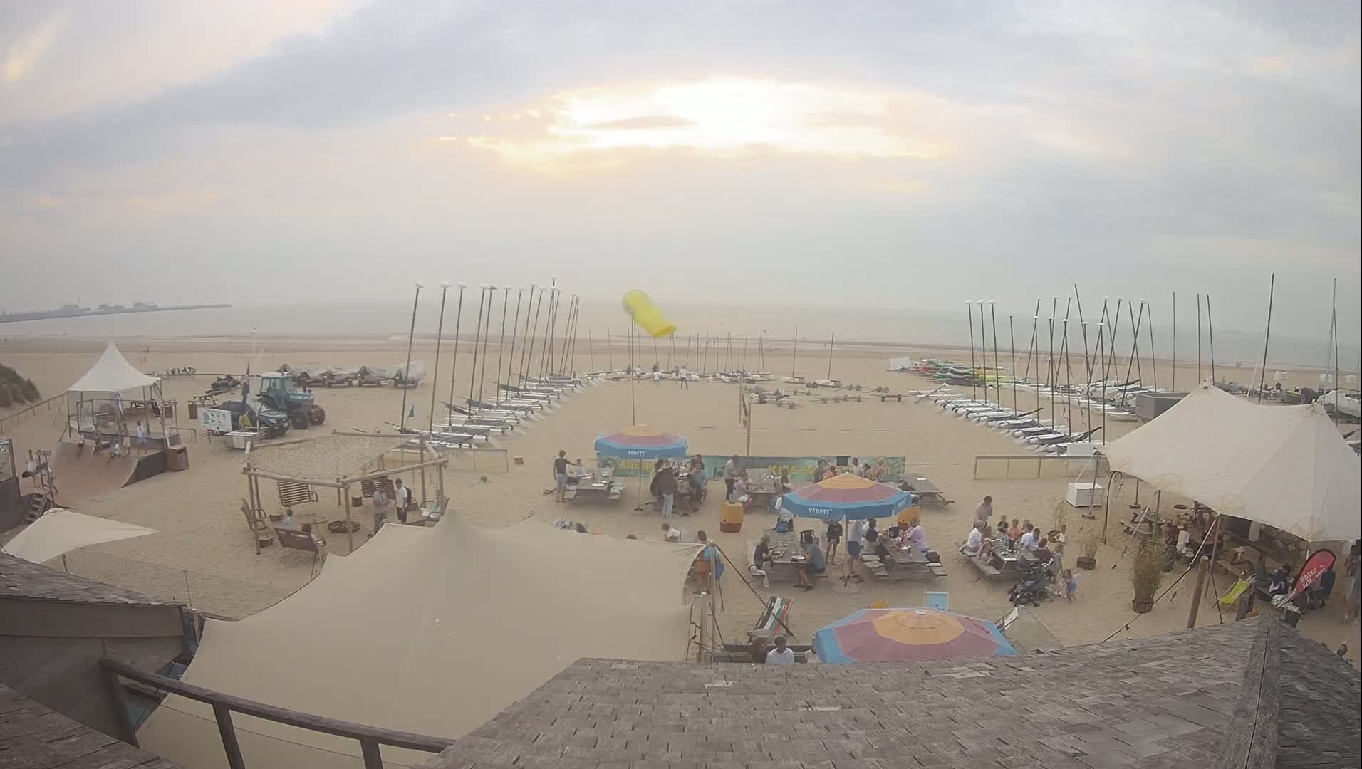 Knokke-Heist, Heist-ann-Zee, Duinbergen Strand Beach Live Cam - Bruges, West Flanders (Flandre-Occidentale), Flemish (Flamande), Belgium