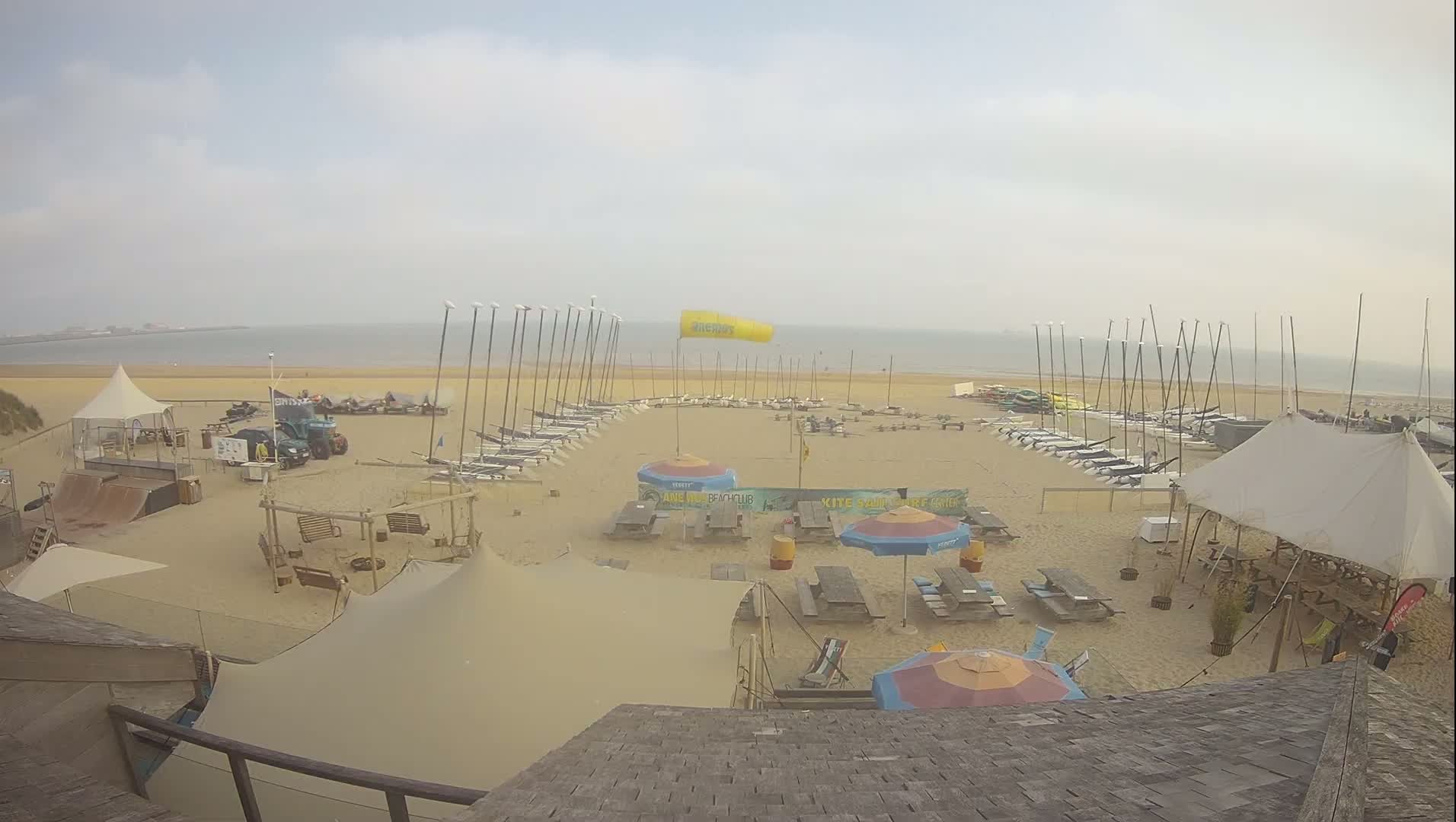 Knokke-Heist, Heist-ann-Zee, Duinbergen Strand Beach Live Cam - Bruges, West Flanders (Flandre-Occidentale), Flemish (Flamande), Belgium