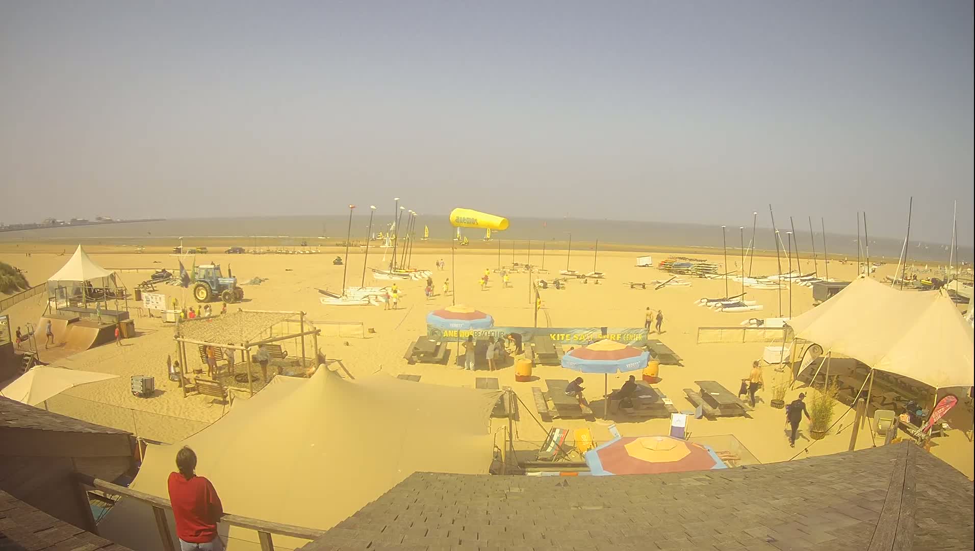 Knokke-Heist, Heist-ann-Zee, Duinbergen Strand Beach Live Cam - Bruges, West Flanders (Flandre-Occidentale), Flemish (Flamande), Belgium
